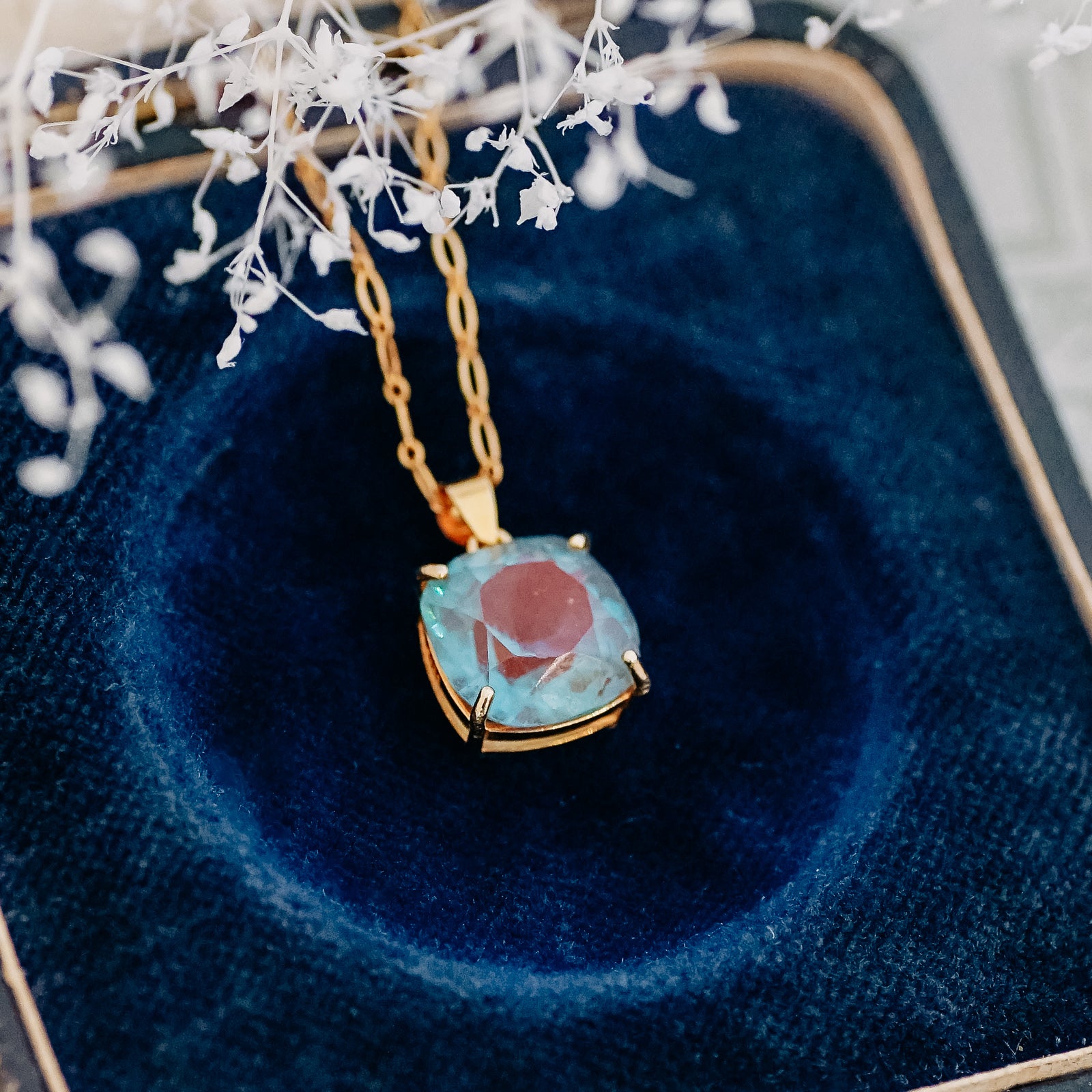 アンティークラウンドスクエアサフィレット・ネックレス ゴールドチェーン