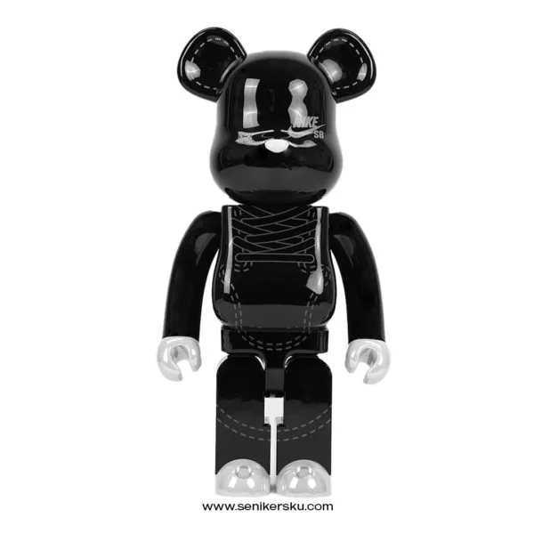KAWS Holiday Taipei Vinyl Figure Black | Senikersku