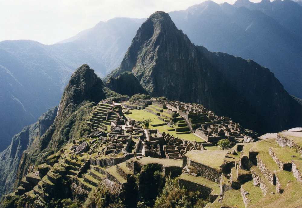 断崖絶壁に囲まれたインカ遺跡「マチュピチュ」の絶景と神秘を堪能
