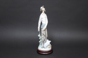 リヤドロ フィギュリン 『Ceramic Seller（陶器売りの少年）』を