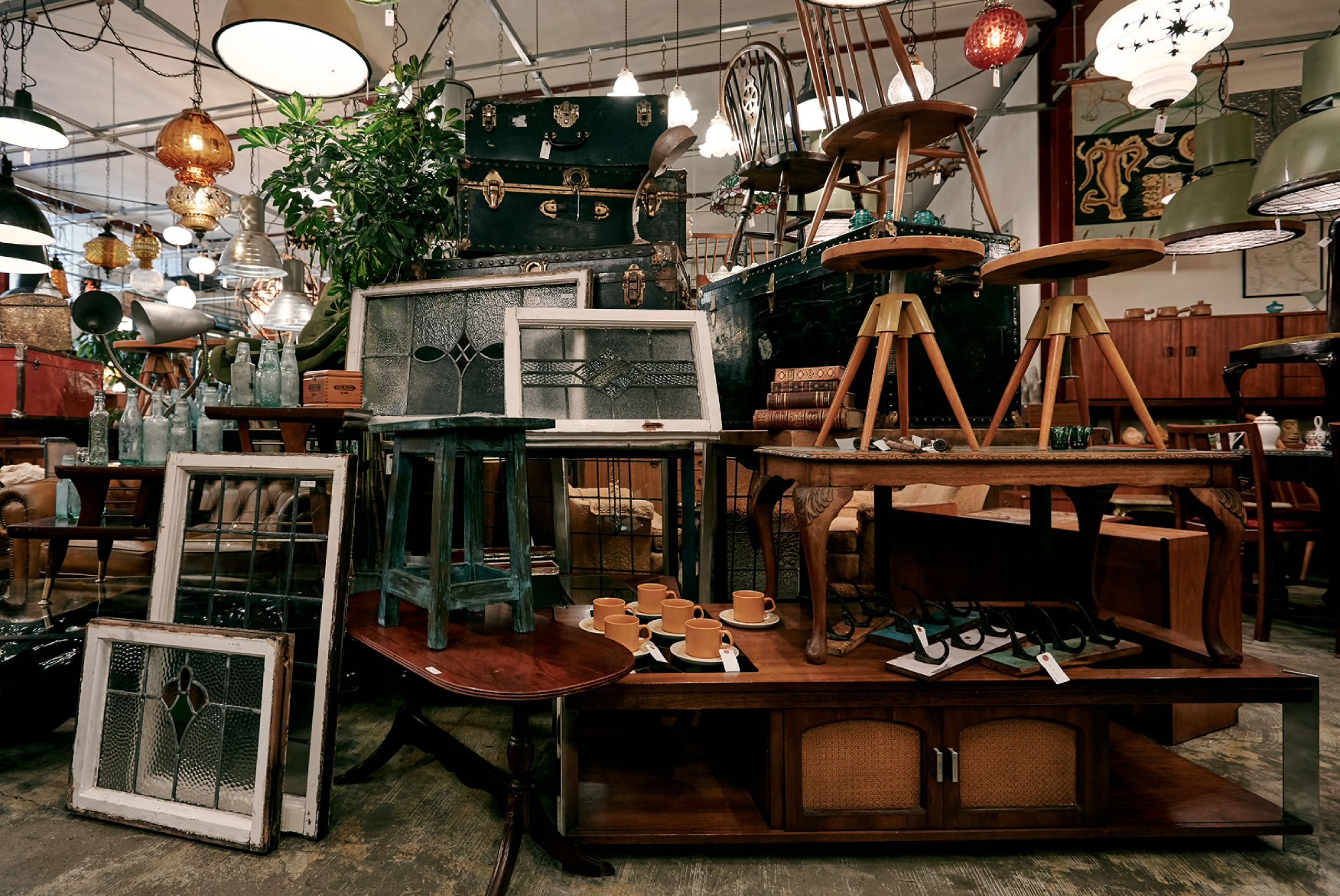 70B SHOWROOM｜京都・南区の大型ショールーム｜アンティーク家具