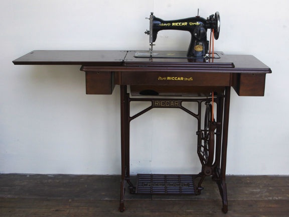 No.572 RICCAR リッカー製 家庭用足踏みミシン：アンティークミシン