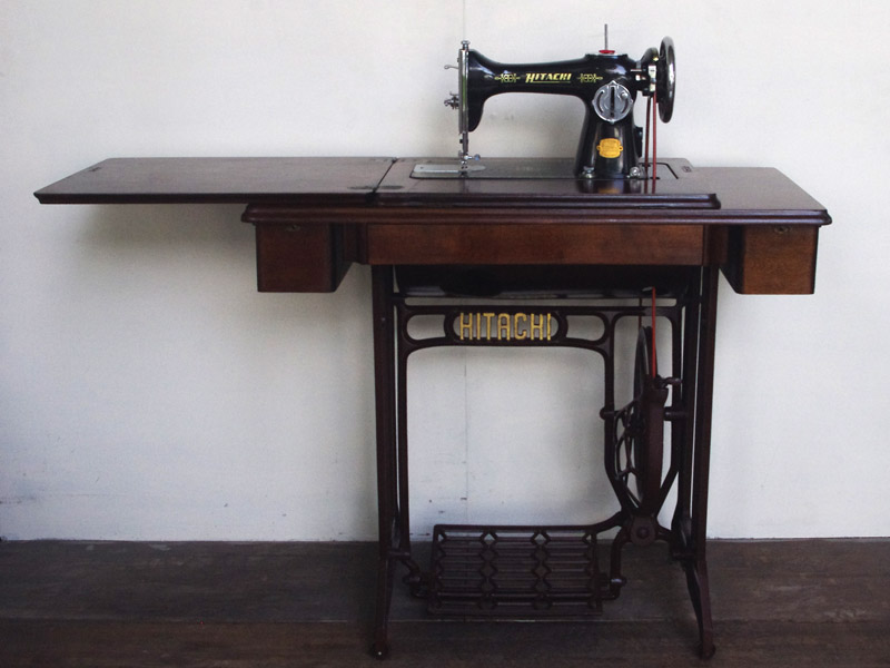 No.650 HITACHI 日立製作所製 家庭用足踏みミシン：アンティークミシン