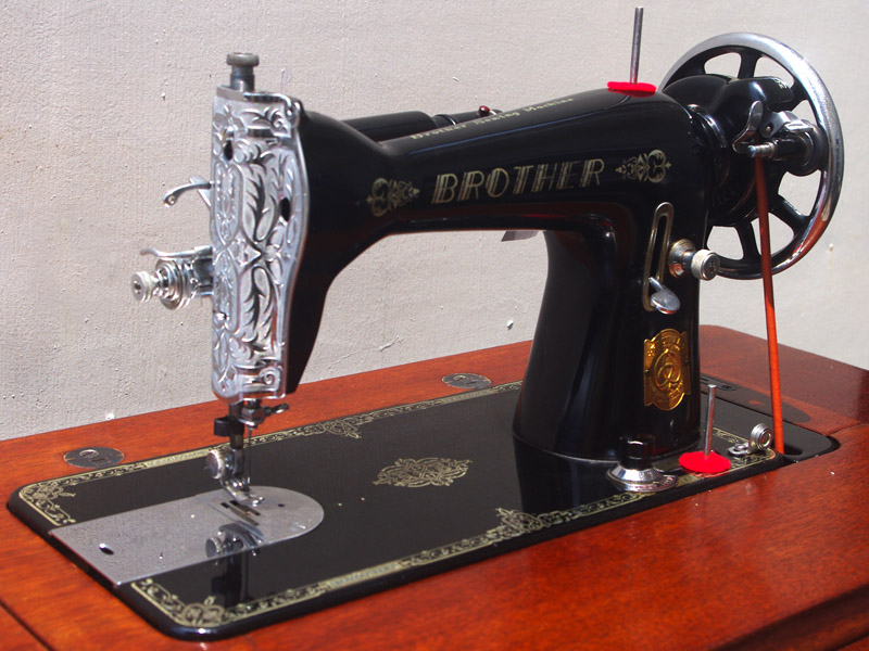 No.682 BROTHER ブラザー製 家庭用足踏みミシン オリジナルライト付