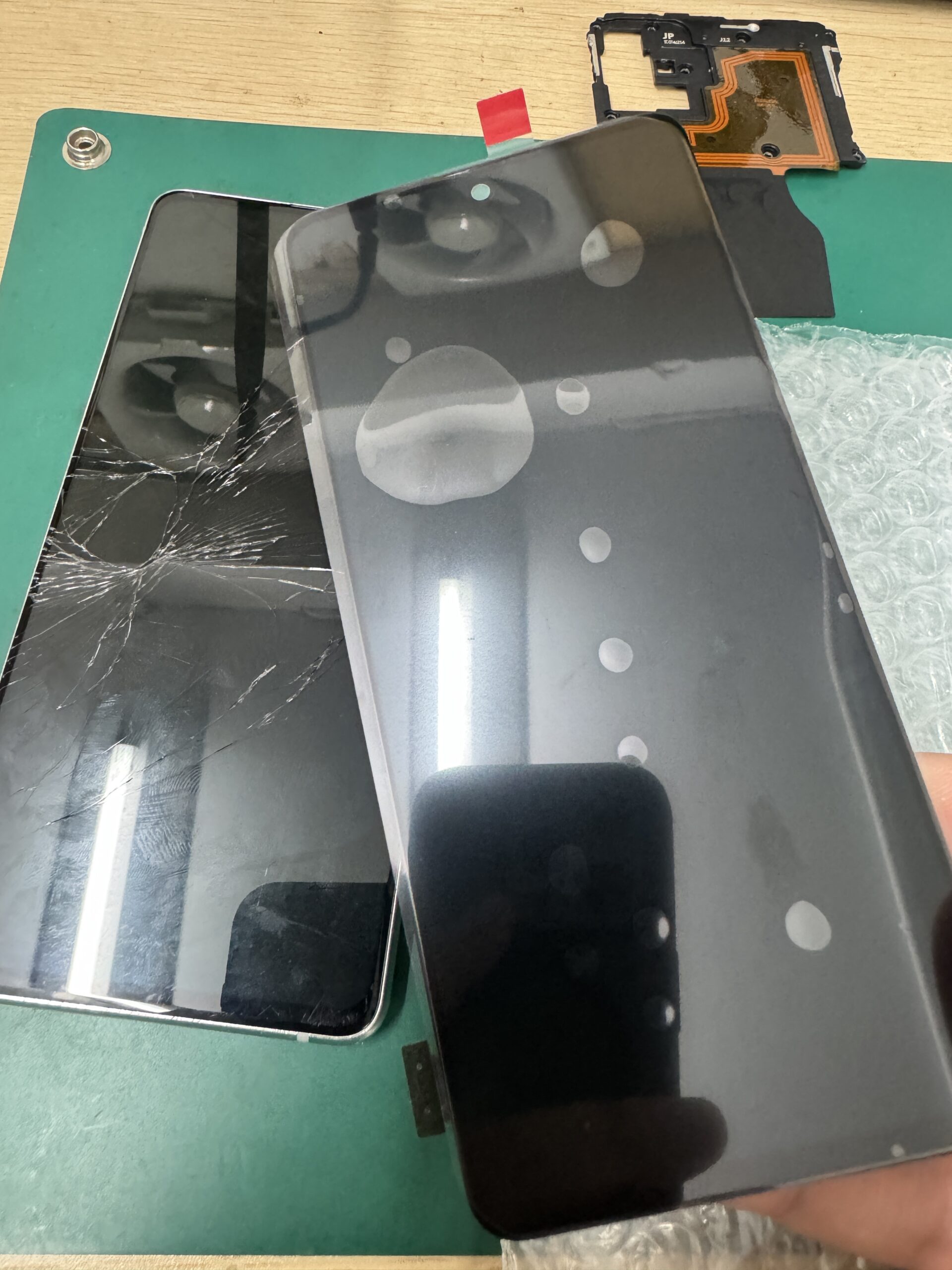 docomo Galaxy A51 5G ブラック 画面線キズ docomo Galaxy A51 5G