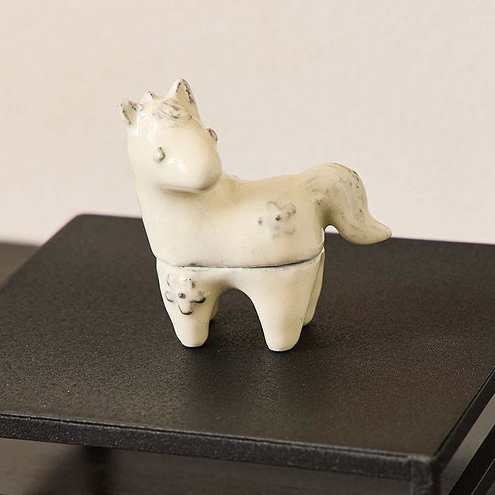 三原嘉子さんの仔馬の香合: インテリア・ライフスタイル | スイーツ