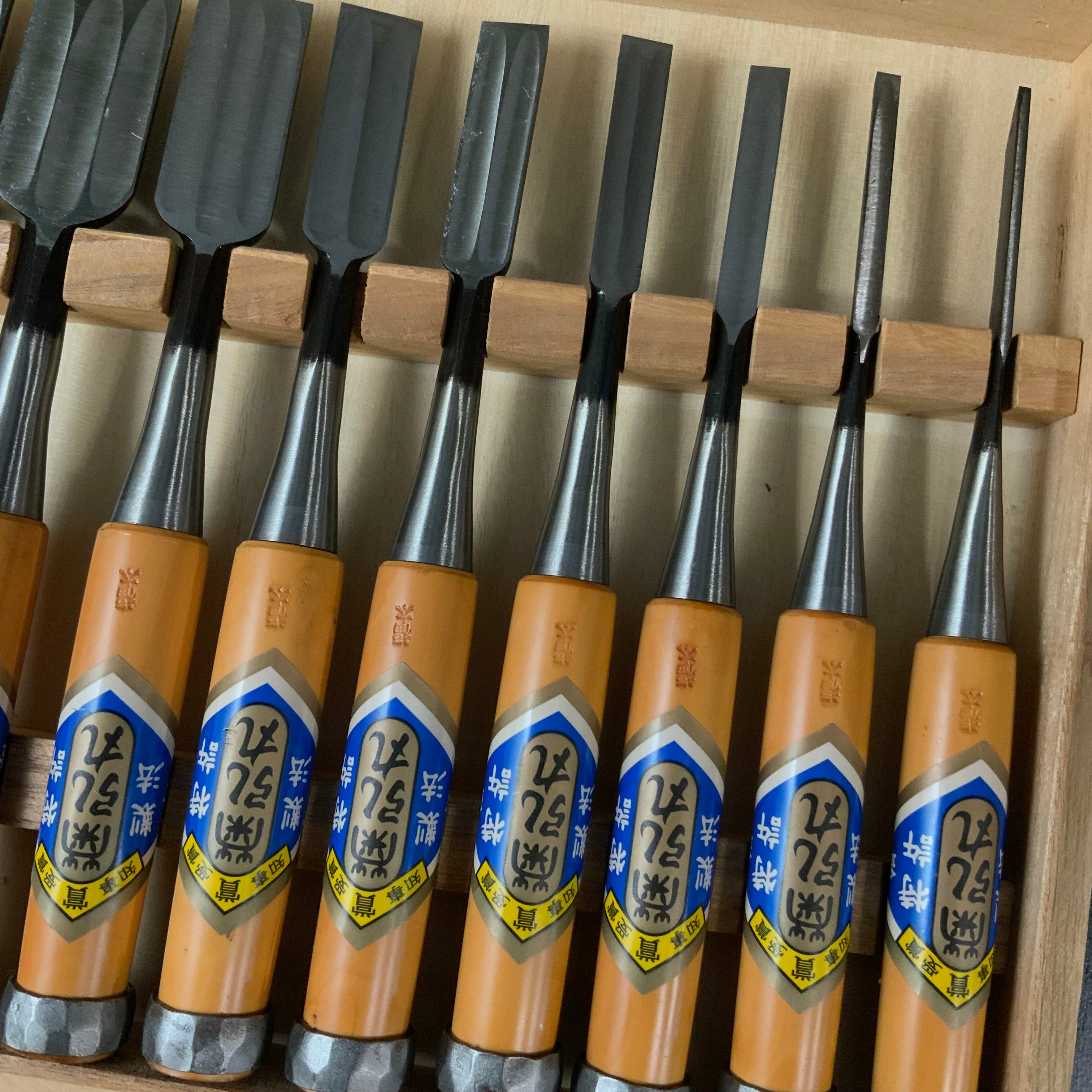Kikuhiromaru Bench chisels set (Oirenomi,Yotsuura) with wooden box