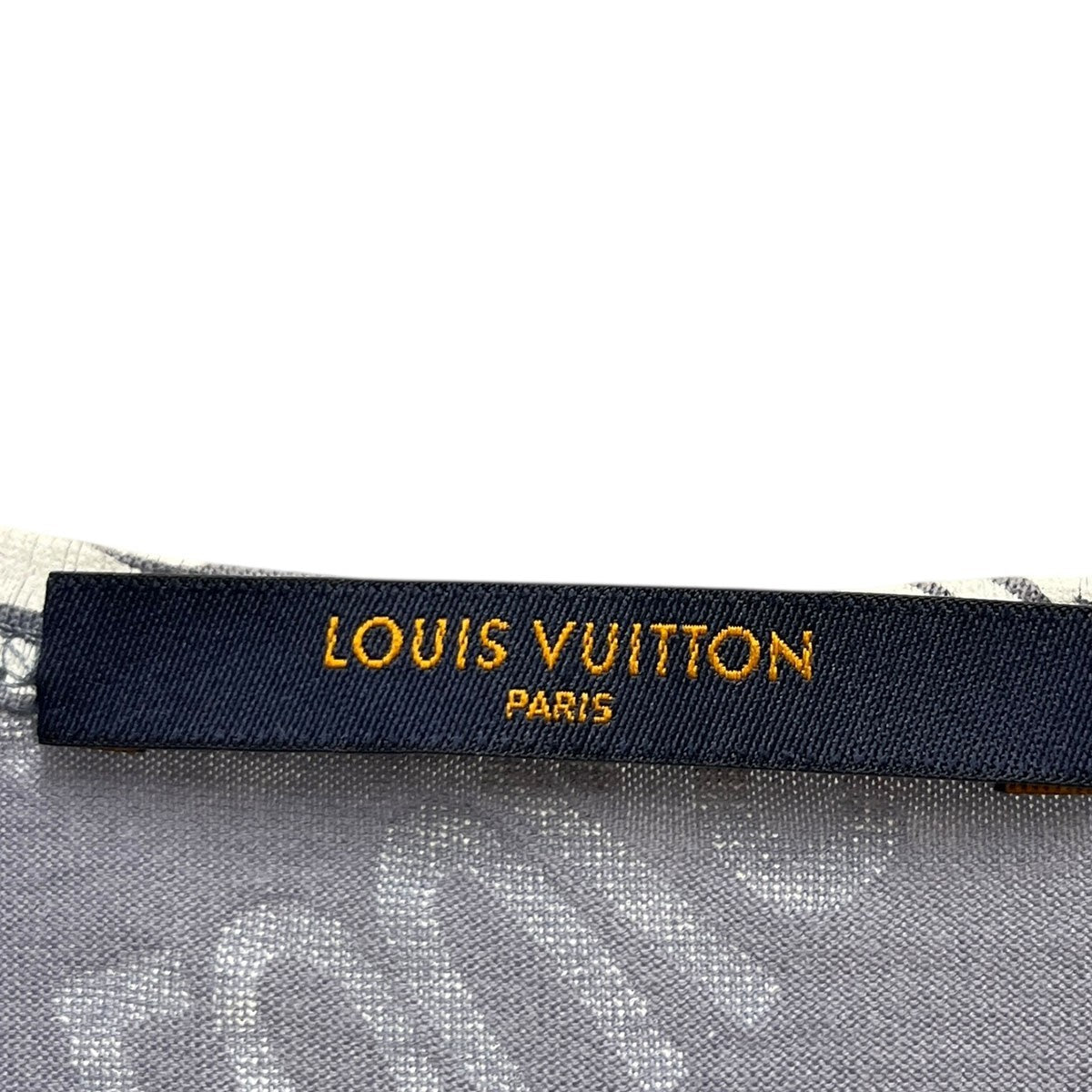 LOUIS VUITTON(ルイヴィトン) VネックロゴプリントTシャツ ブルー