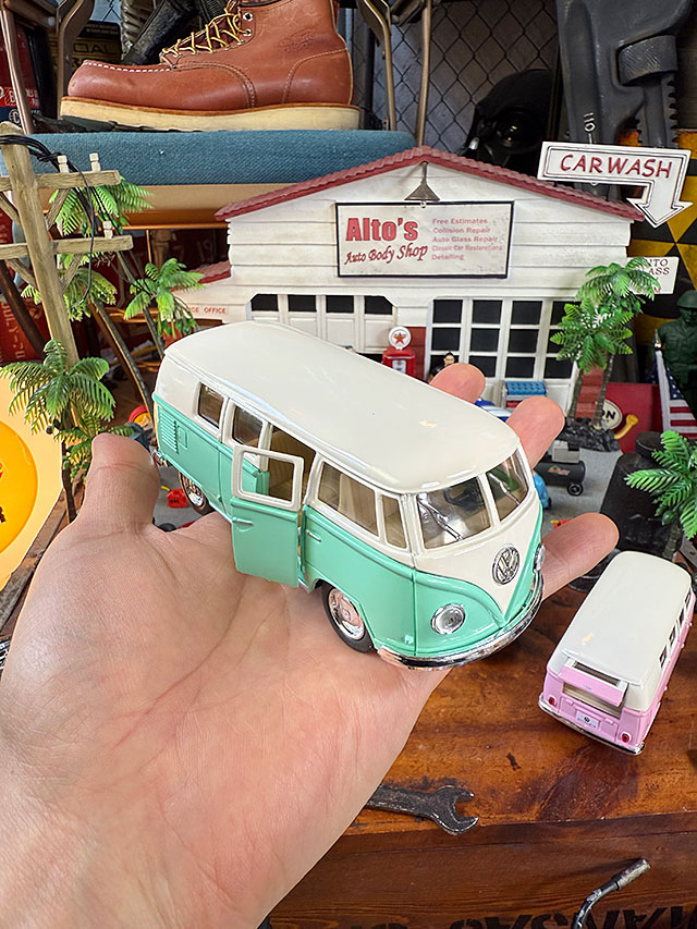 新品未使用】VW T2 Bus ミニカー パステルホワイト/カサンロット