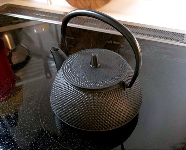 岩鋳（IWACHU） 【取扱終了】岩鋳 イワチュウ 鉄瓶兼用急須5型新アラレ