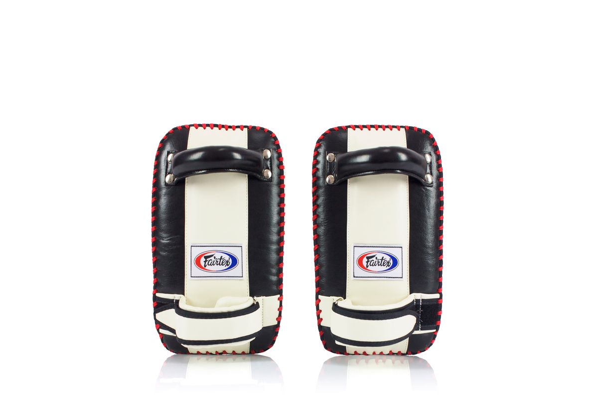 Fairtex キックミット ブラック/ホワイト Fairtex キックミット