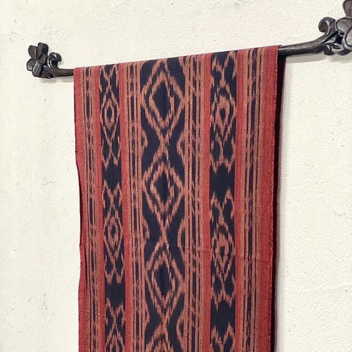 イカット 190×40cm 生地 織物 赤系 タペストリー インドネシア バリ