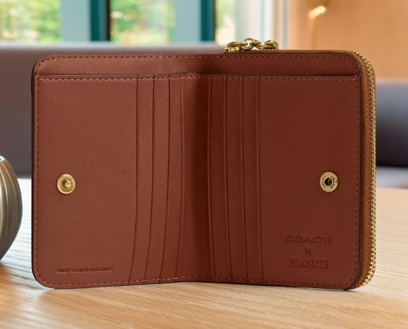 COACH（コーチ） X ピーナッツ コラボ スヌーピープリント 二つ折り