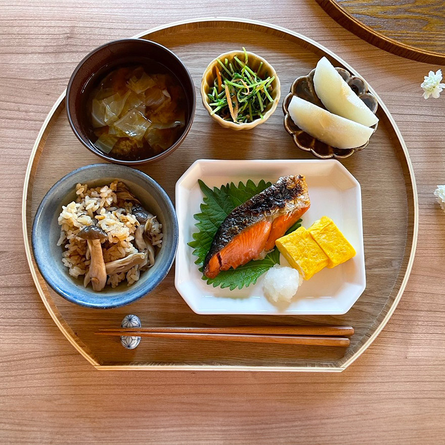 お盆 トレー 木製 半月盆 2枚セット ナチュラル 茶 木 盆 トレイ 業務