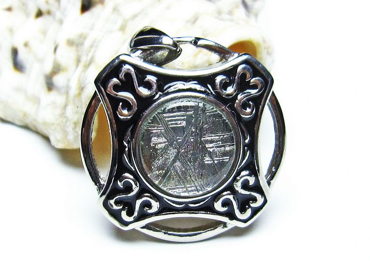 ギベオン隕石 ペンダント｜Gibeon メテオライト 鉄隕石 ナミビア産