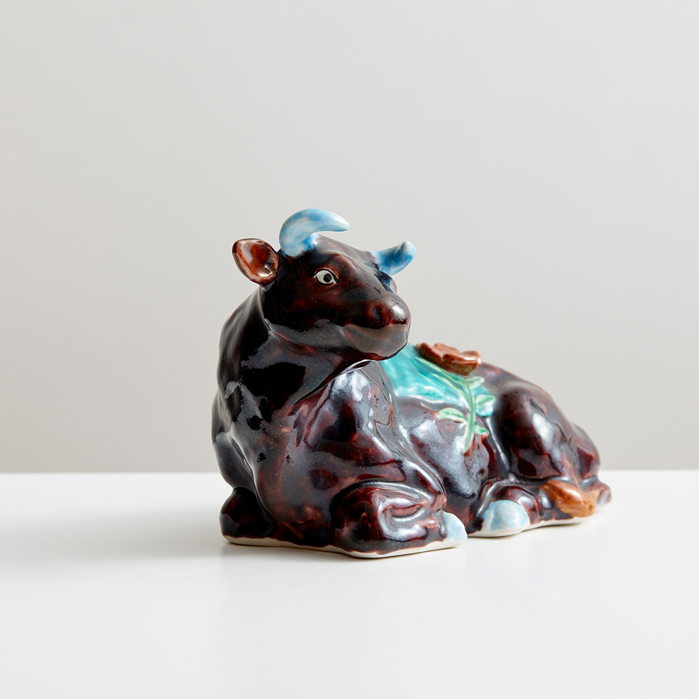 干支置物 釉彩 丑(うし) 二代 浅蔵五十吉作|九谷焼 窯元 吉右衛門窯