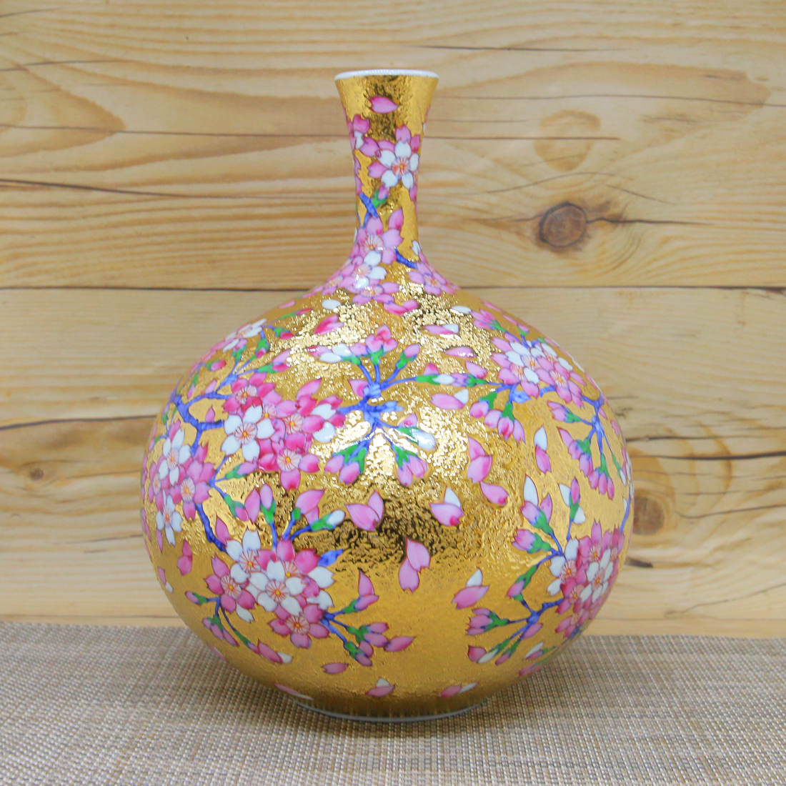 花器「花瓶 鶴首 金彩熨斗絵」 金龍窯 江口天童 有田焼 陶磁器