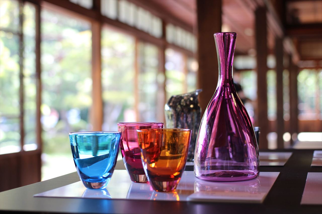 モダンデザイン ガラス製黒い装飾品 モダンデザイン ガラス製黒い装飾