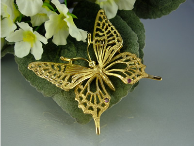 ジュエリーツツミ蝶ブローチ