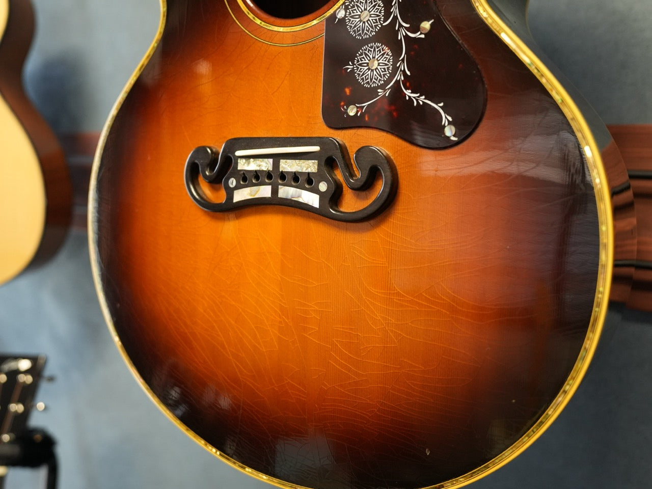 Gibson J-200 Deluxe Rosewood 1995年製 – Sincere Guitars