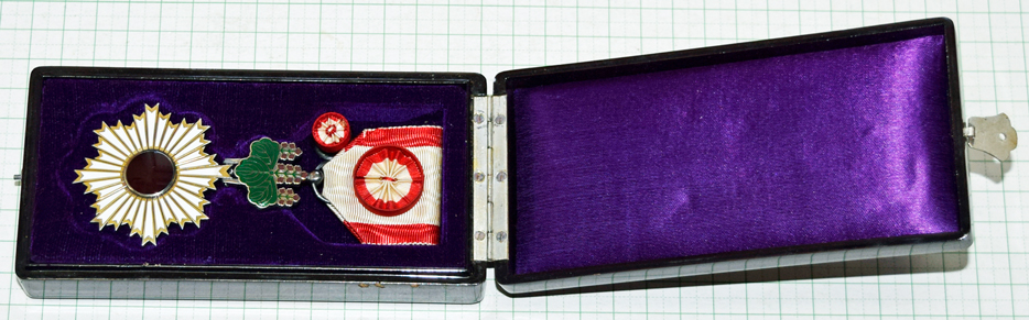 勲四等旭日小綬章 叙勲記念 漆器文箱 勲四等旭日小綬章 叙勲記念 漆器