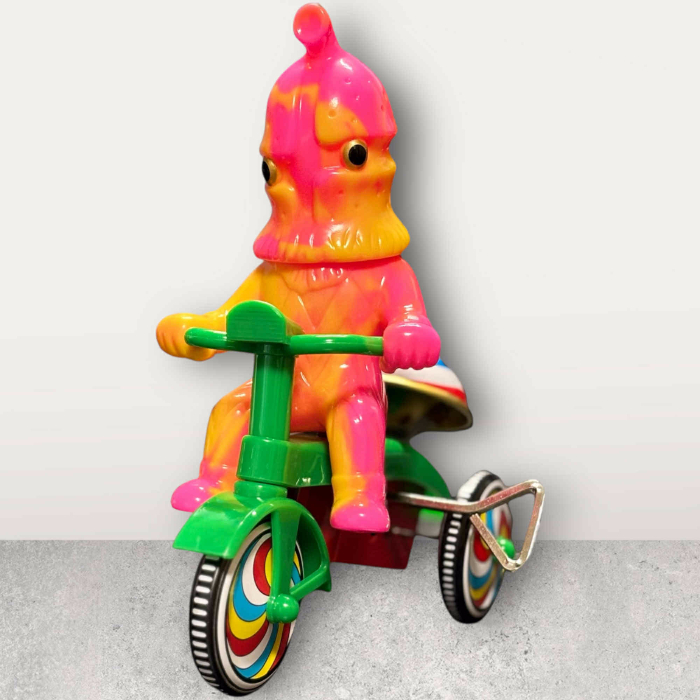 シンビンショップ別注カラー M1号 ケムール人 注目のM1号製