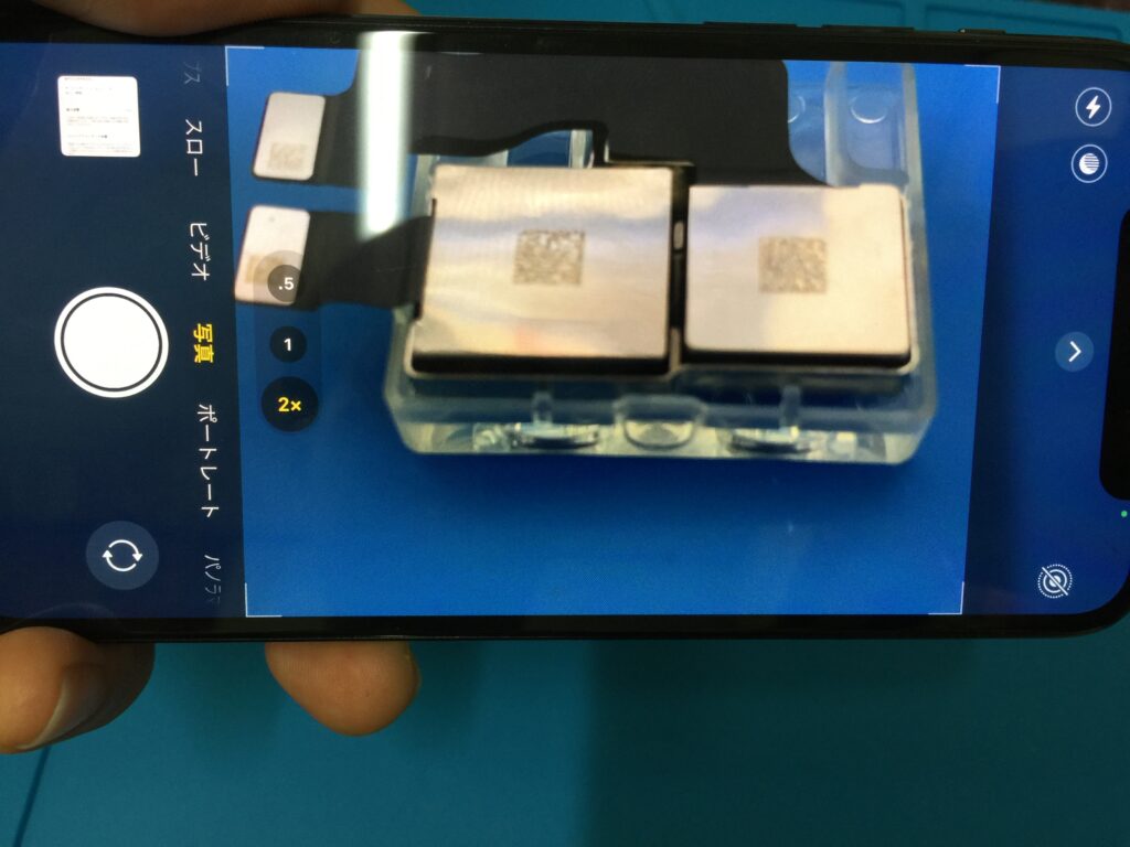 iPhone 11 Pro のリアカメラを起動すると画面にレンズのひび割れが写り