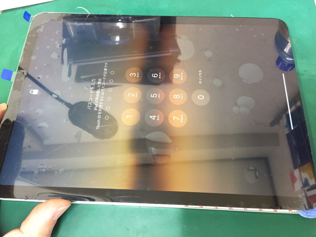 iPad Air第4世代（液晶割れあり） バリバリに割れたiPad Air(第4世代