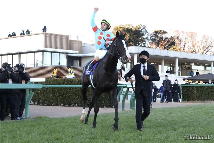 有馬記念】圧巻！圧勝！天皇賞馬イクイノックスが豪快にまくって有馬