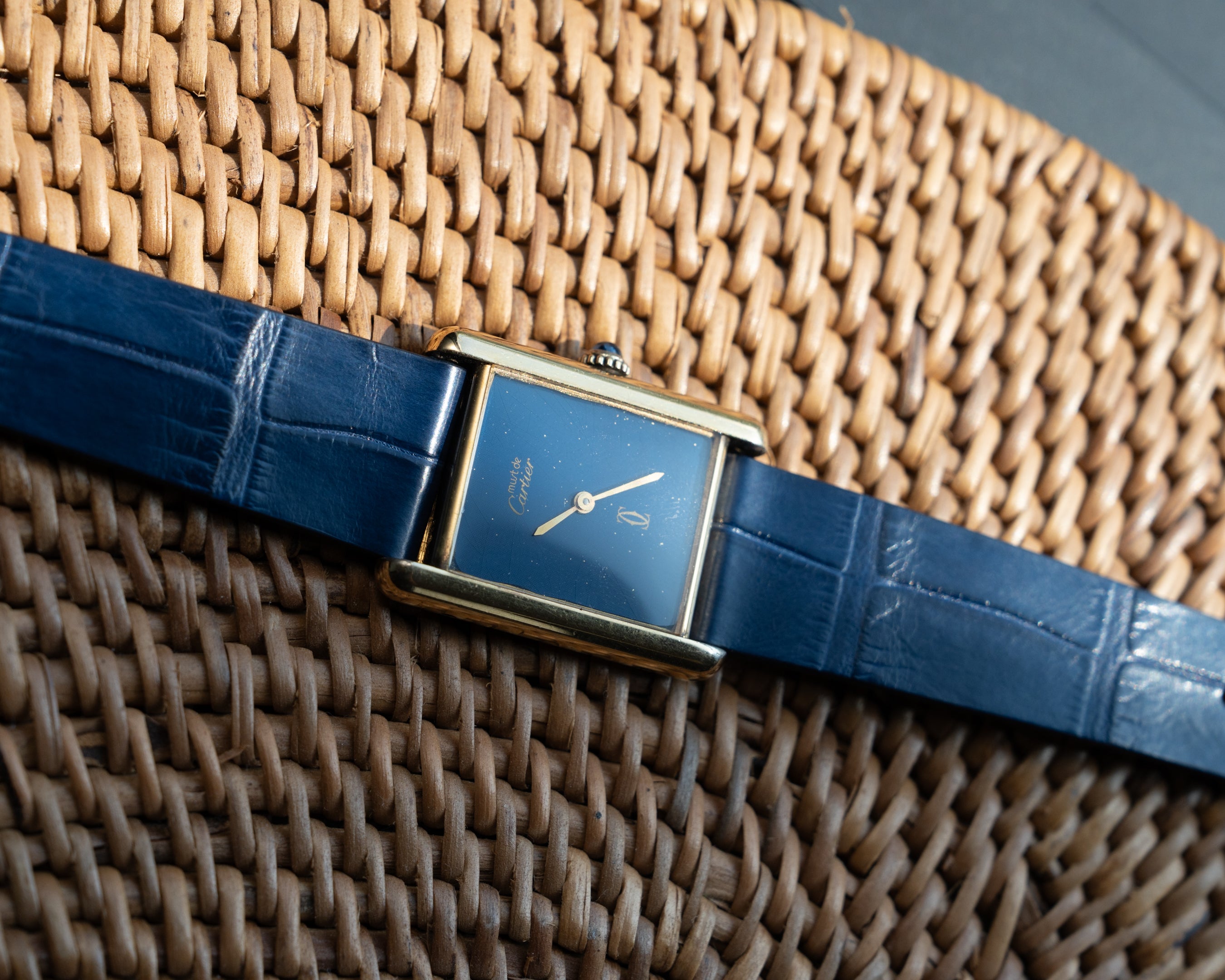 マスト ドゥ カルティエ タンク LM - ブルー ラッカー ダイヤル、手