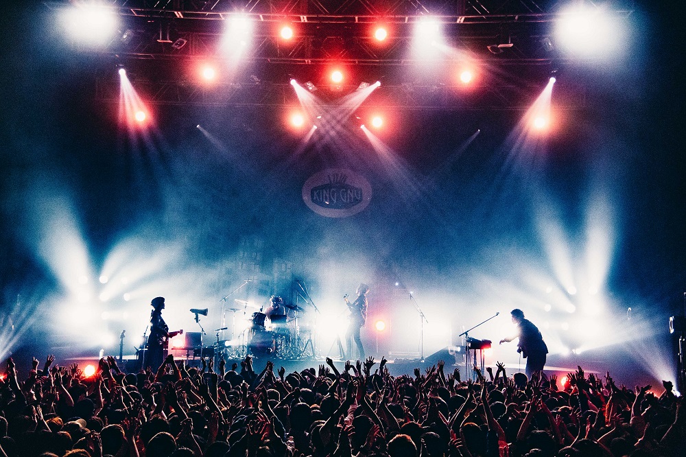 King Gnu、初の全国ツアー・ファイナル公演のレポートが到着 追加公演