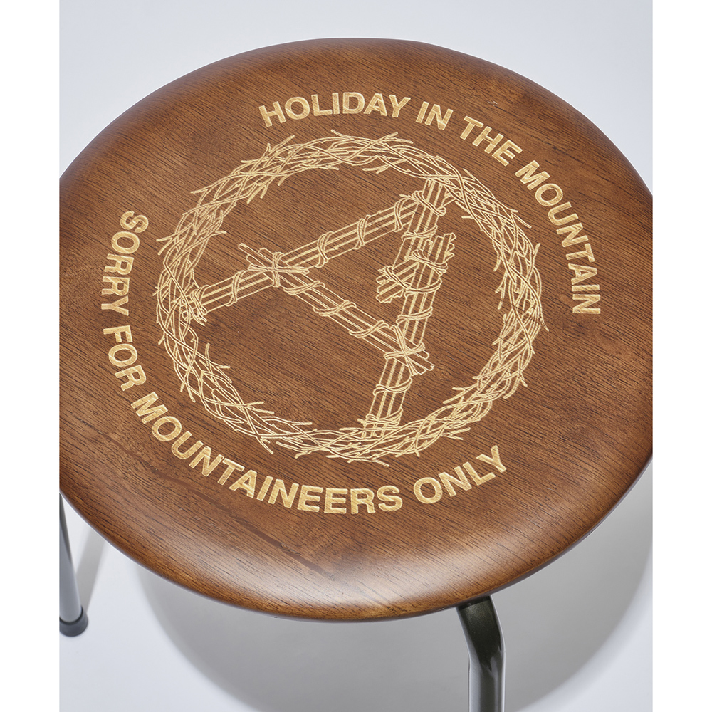 RESEARCH | HOLIDAYS in The MOUNTAIN 157 - Round Stool - A Wreath