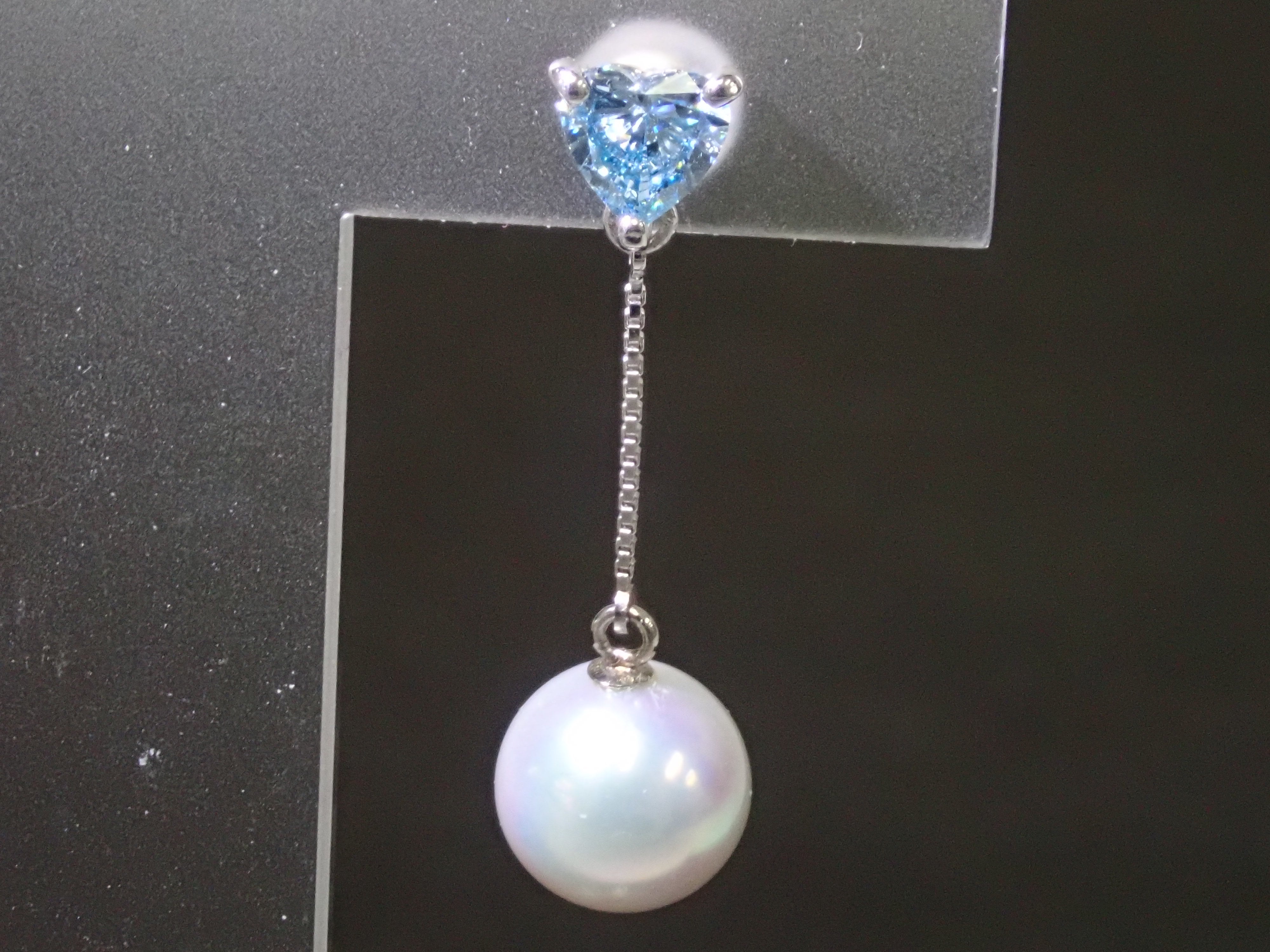 Pt900アイスブルーダイヤモンド0.333ct 0.333ct・アコヤパールピアス