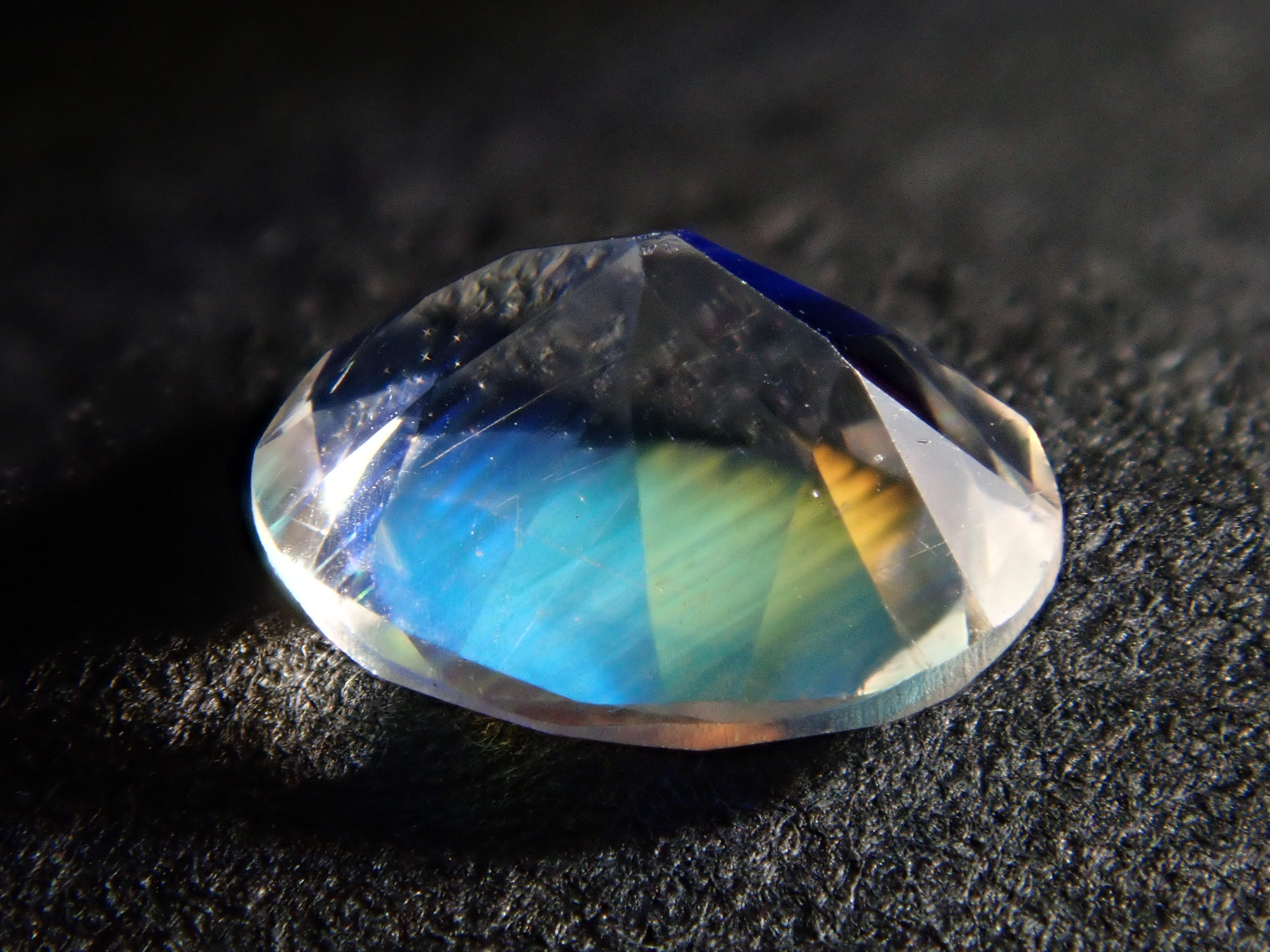 アンデシン・ラブラドライト（通称名 レインボームーンストーン