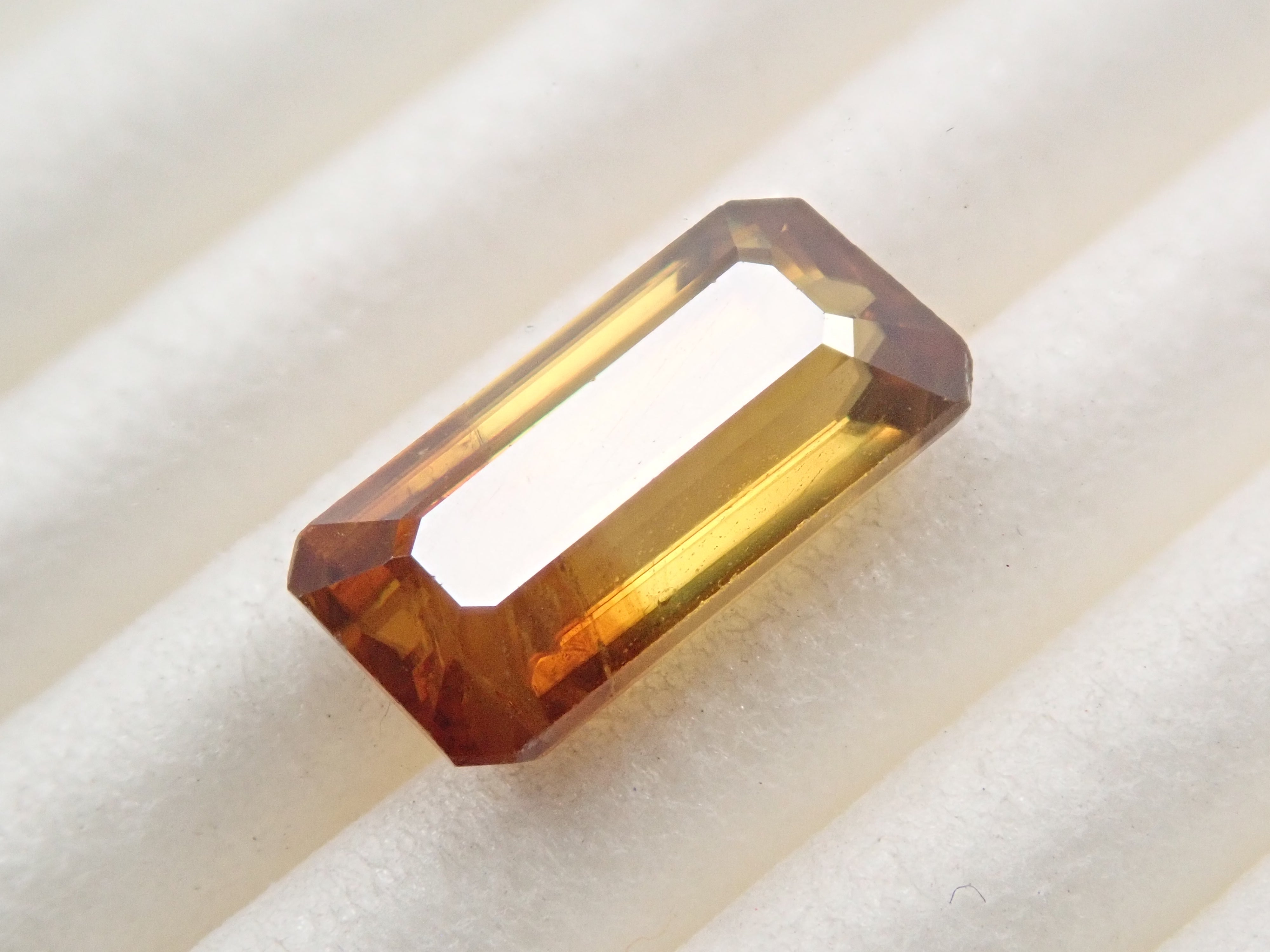 バイカラースフェーン 1.551ctルース