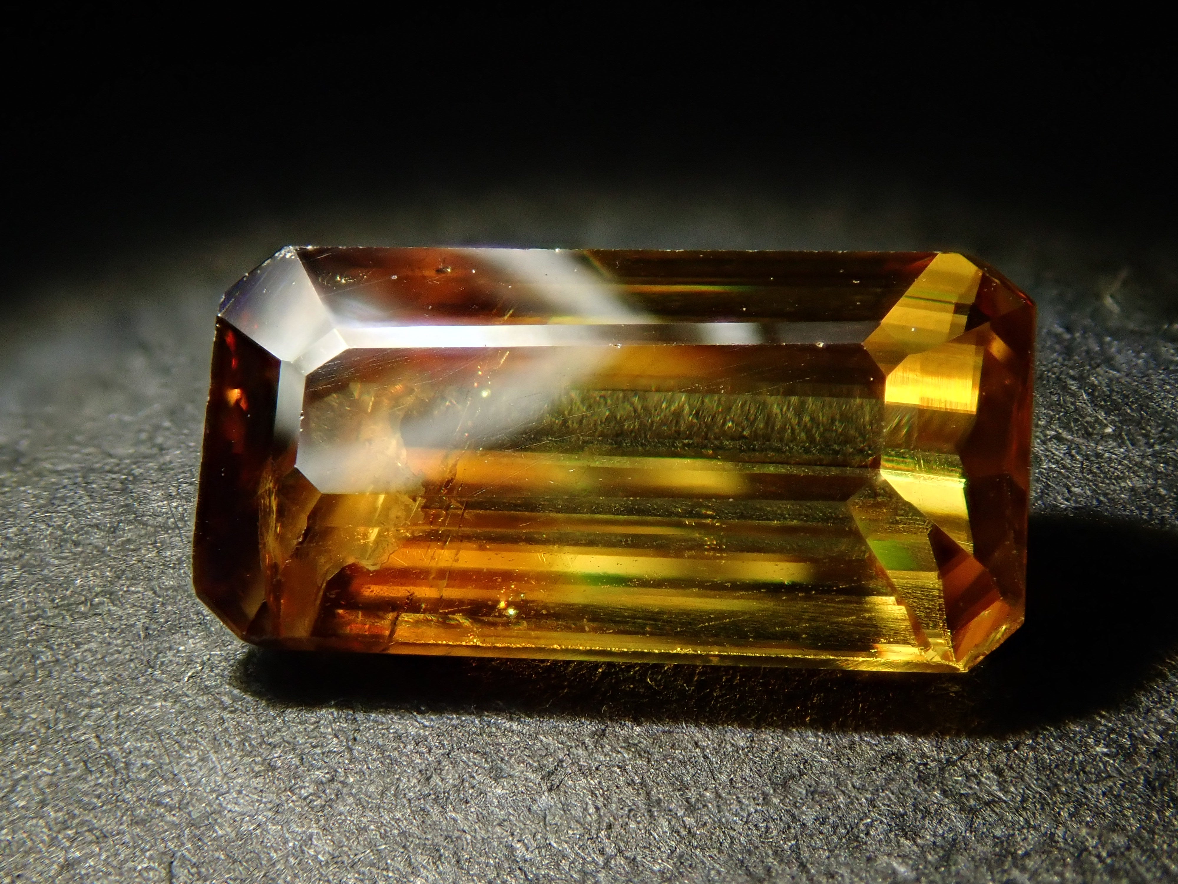 バイカラースフェーン 1.551ctルース