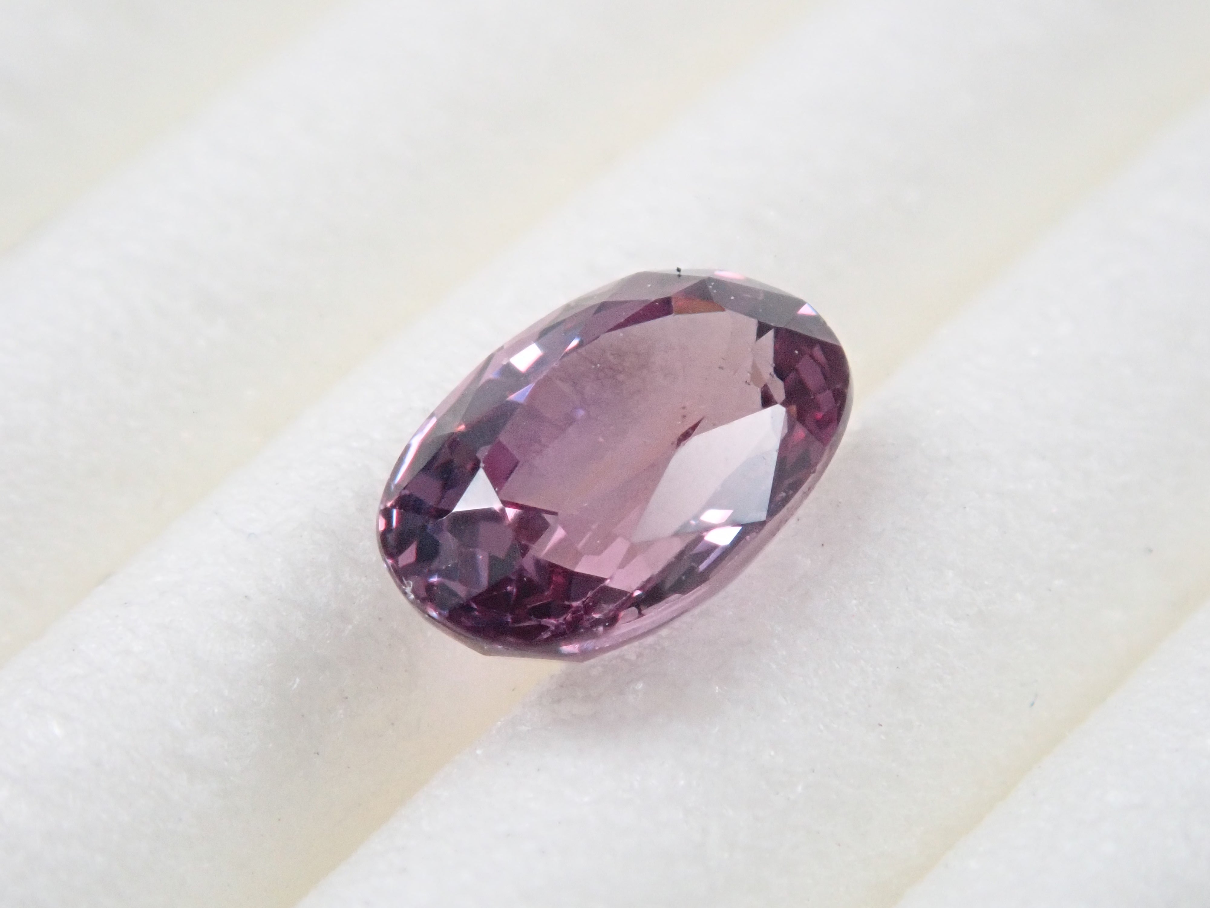 マダガスカル産カラーチェンジガーネット 0.648ctルース 日独