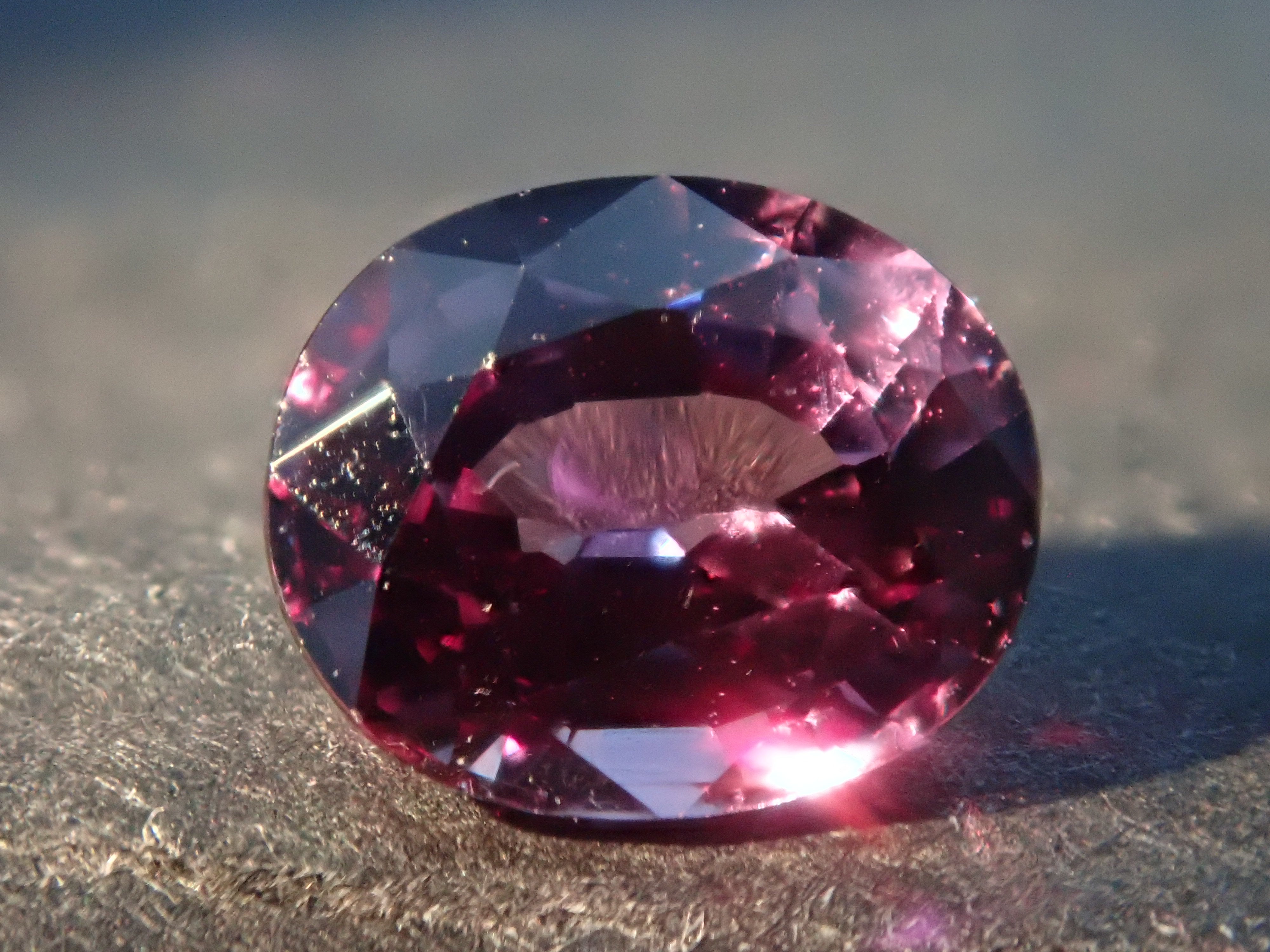 マダガスカル産カラーチェンジガーネット 0.855ctルース 日独