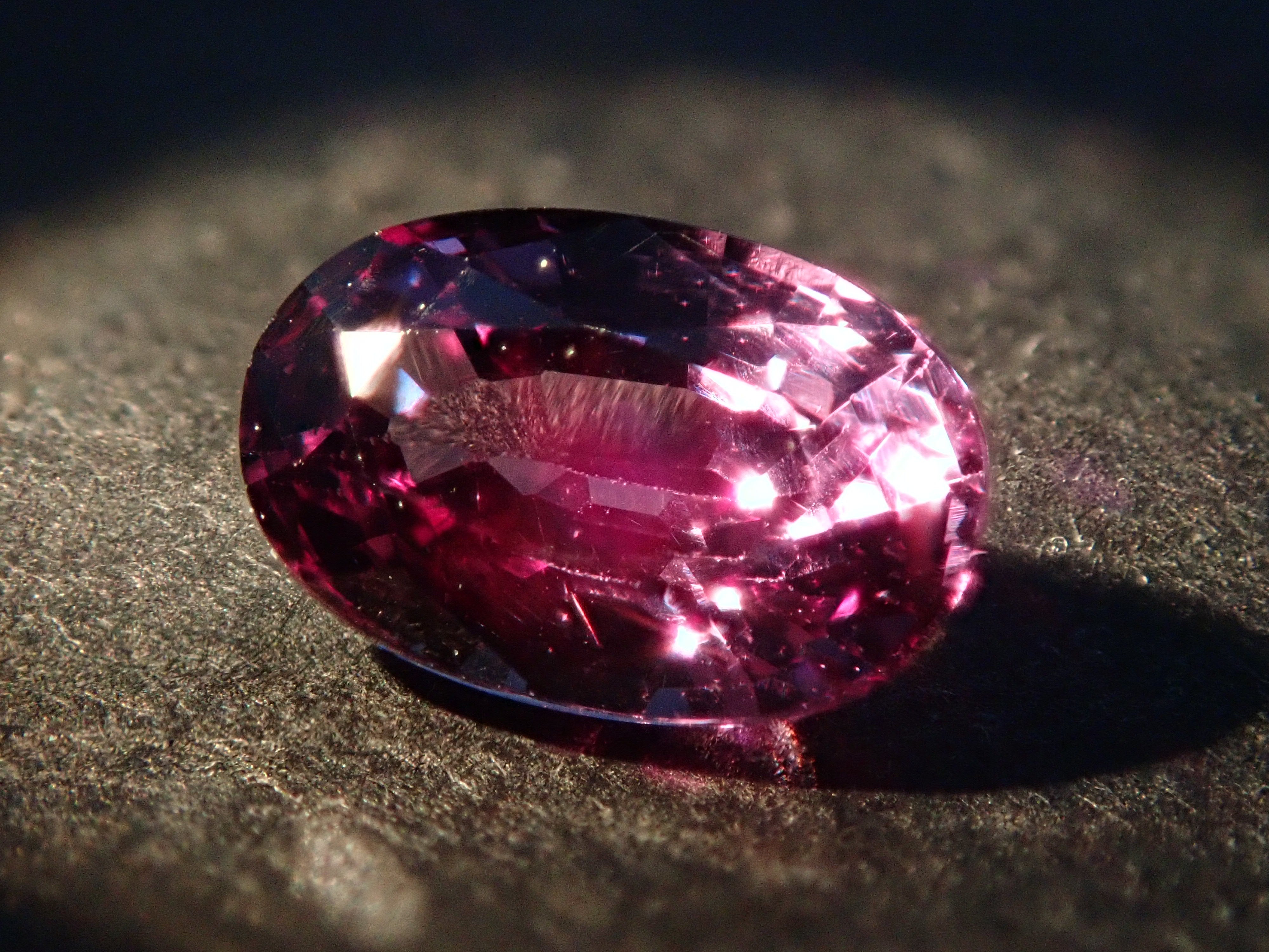 マダガスカル産カラーチェンジガーネット 0.648ctルース 日独