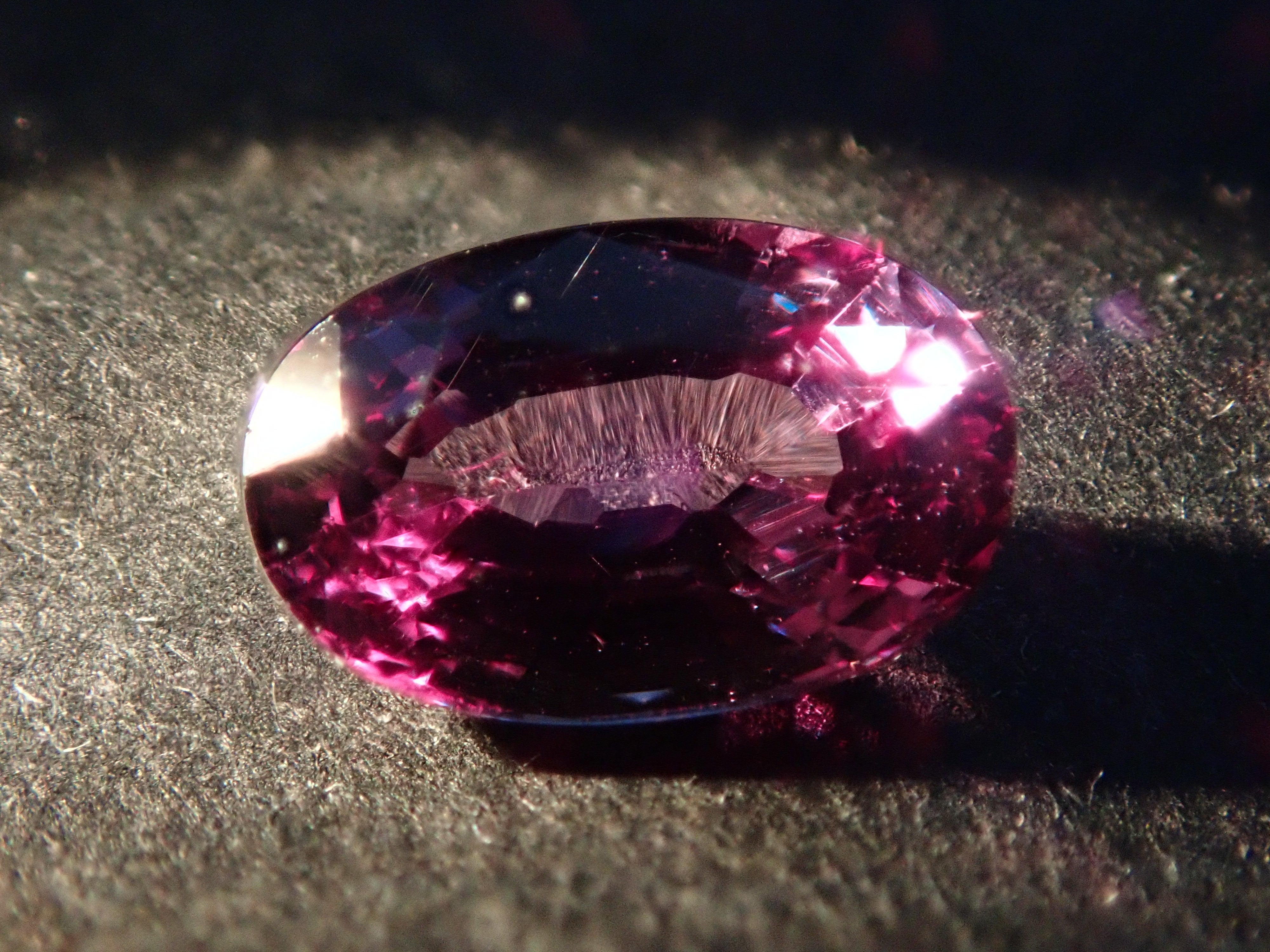 マダガスカル産カラーチェンジガーネット 0.648ctルース 日独