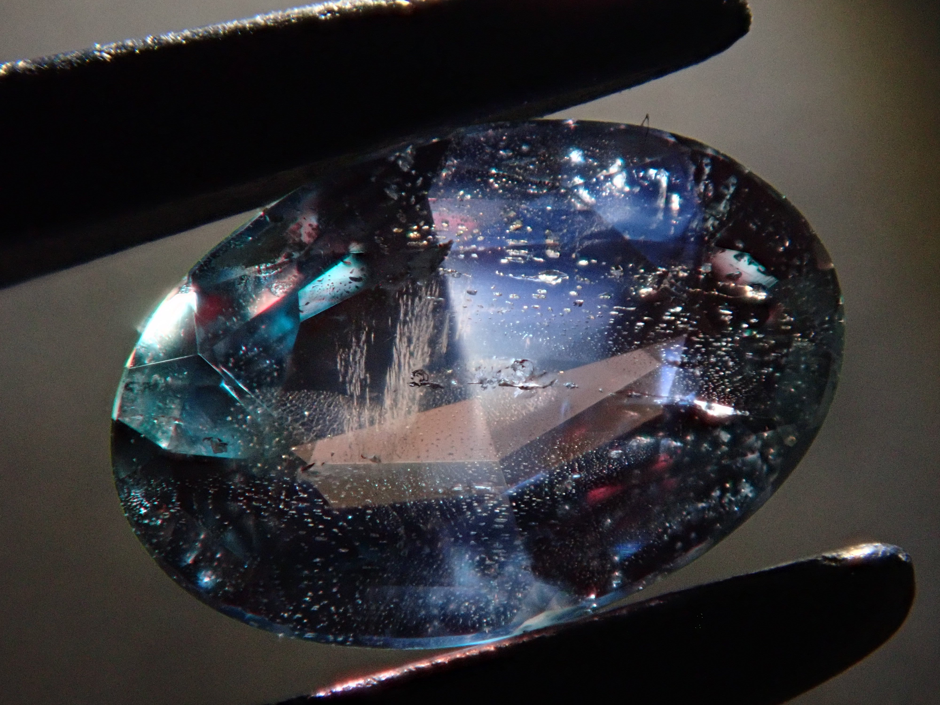 ヘマチタ産アレキサンドライト 原石 ブラジル産アレキサンドライト