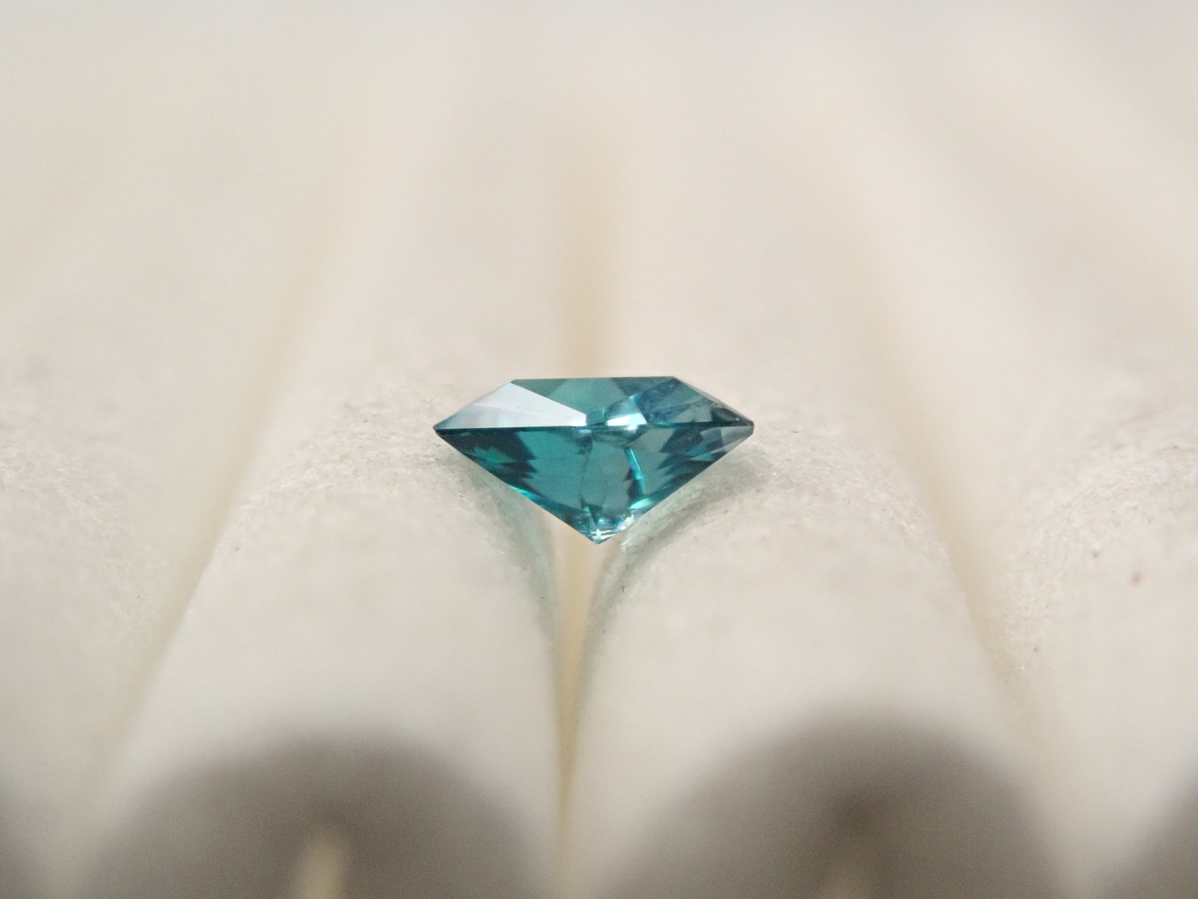 12561267掲載】マダガスカル産グランディディエライト 0.097ctルース