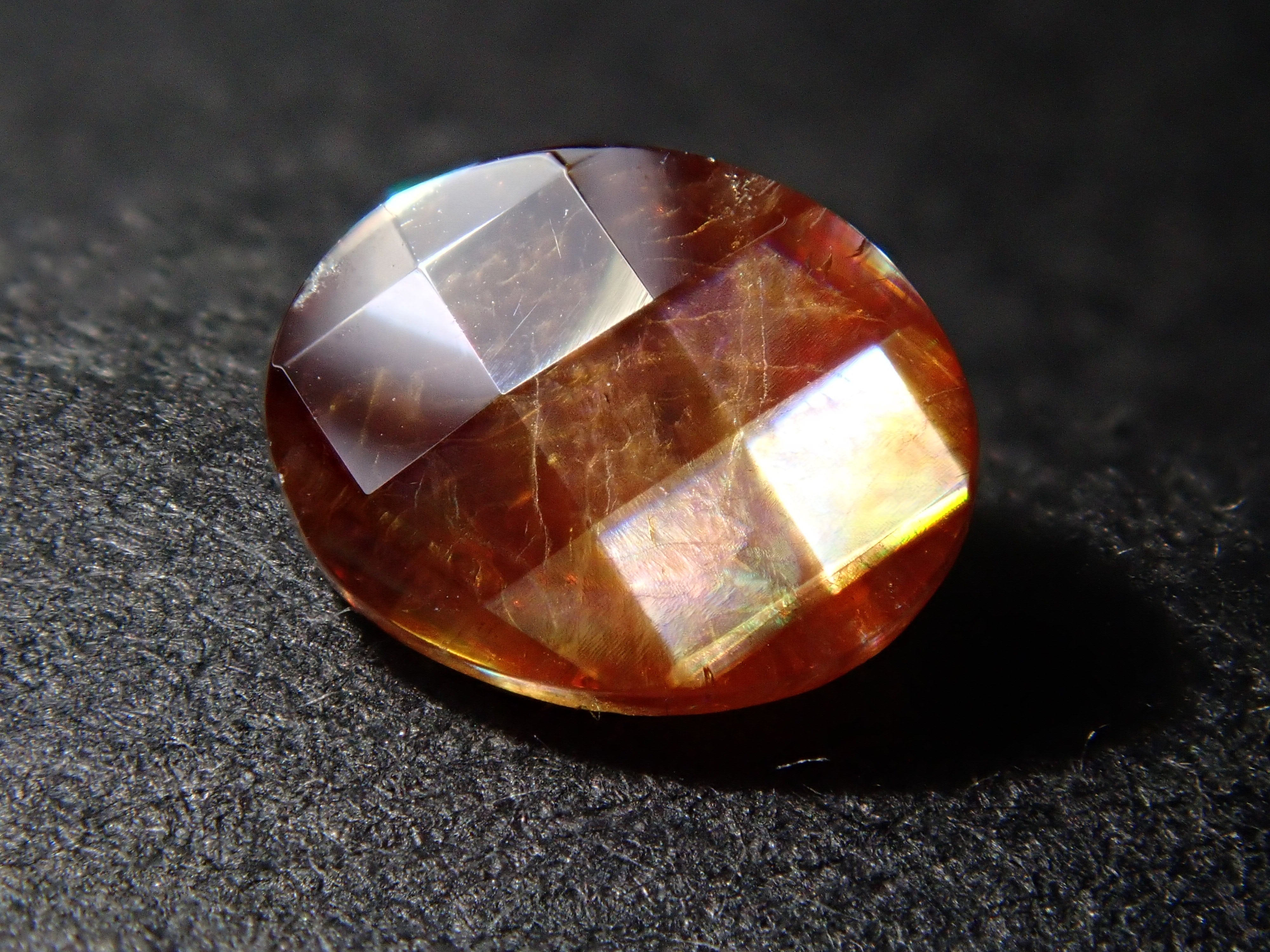 奈良県天川村産レインボーガーネット（アンドラダイトガーネット