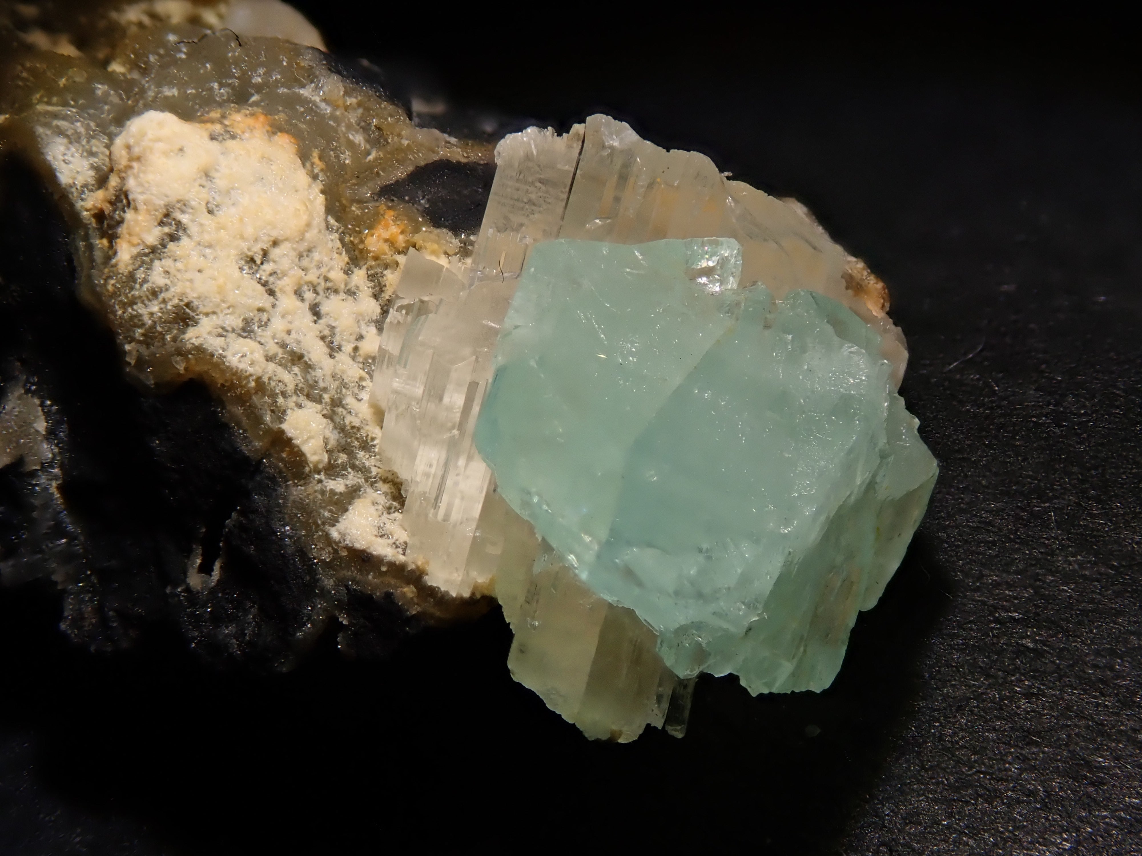 ボリビア産フォスフォフィライト 19.211ct原石