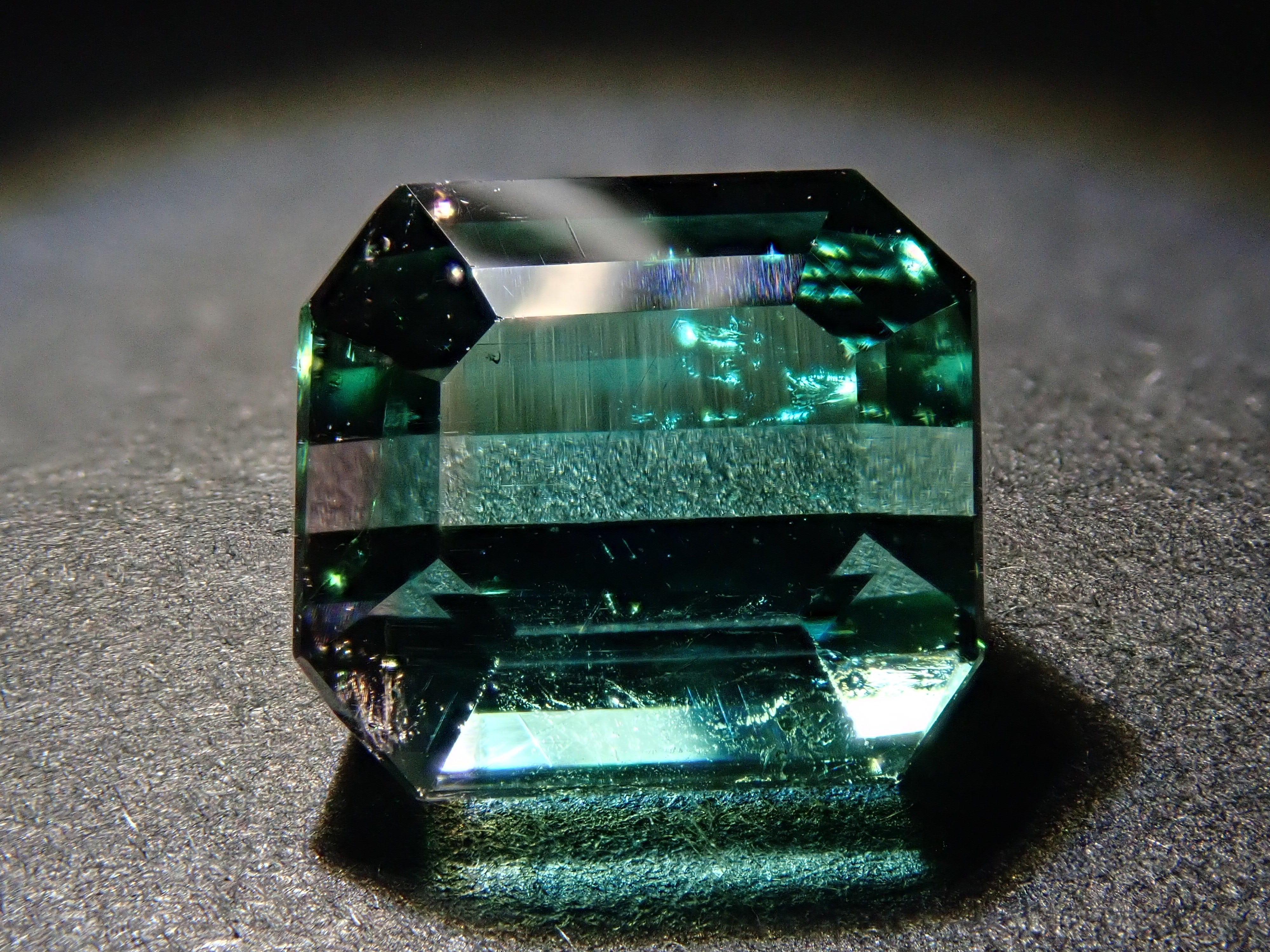 アフガニスタン産バイカラートルマリン 2.664ctルース（シーフォーム