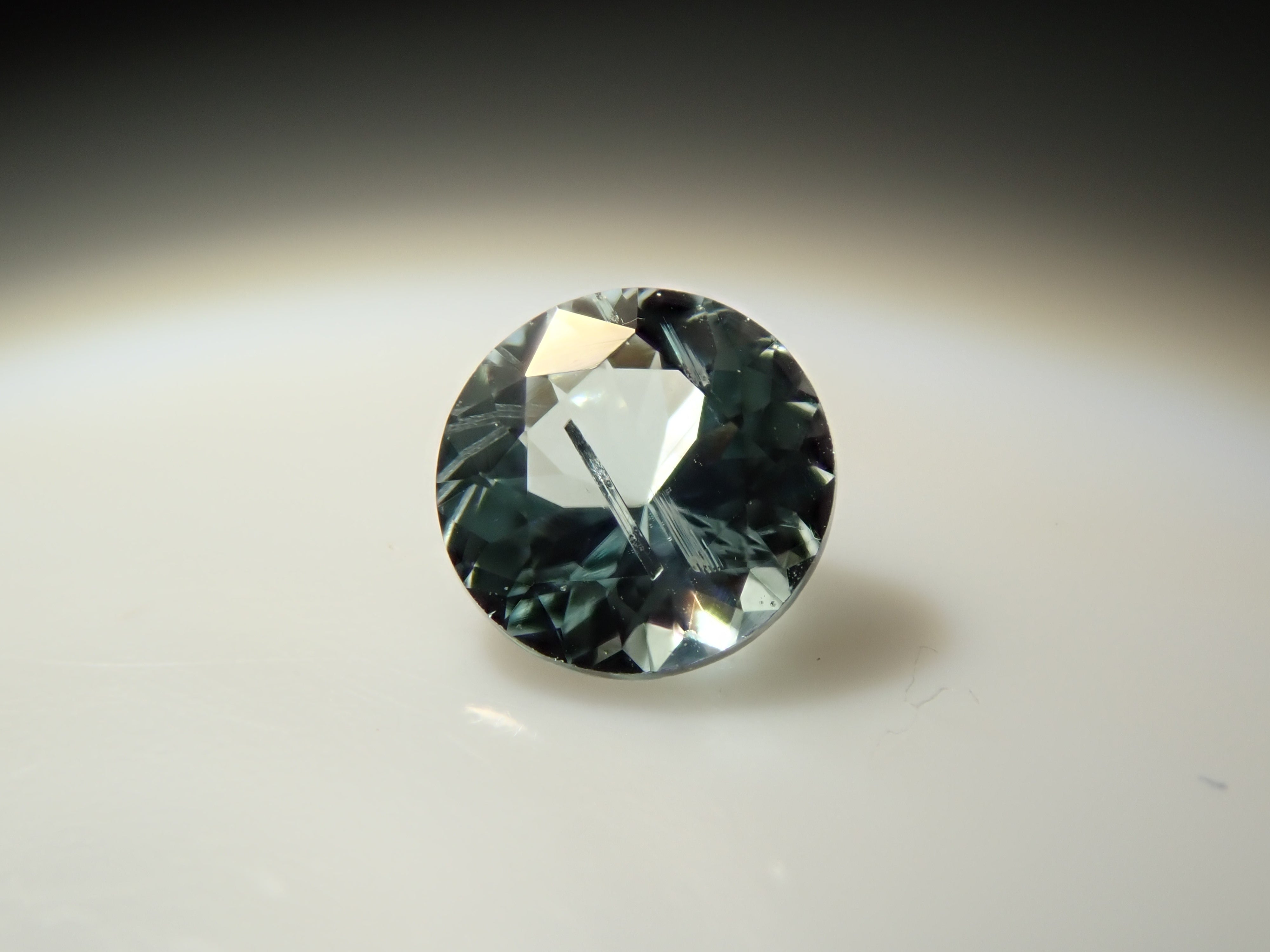 モザンビーク産パライバトルマリン 3.2mm/0.119ctルース