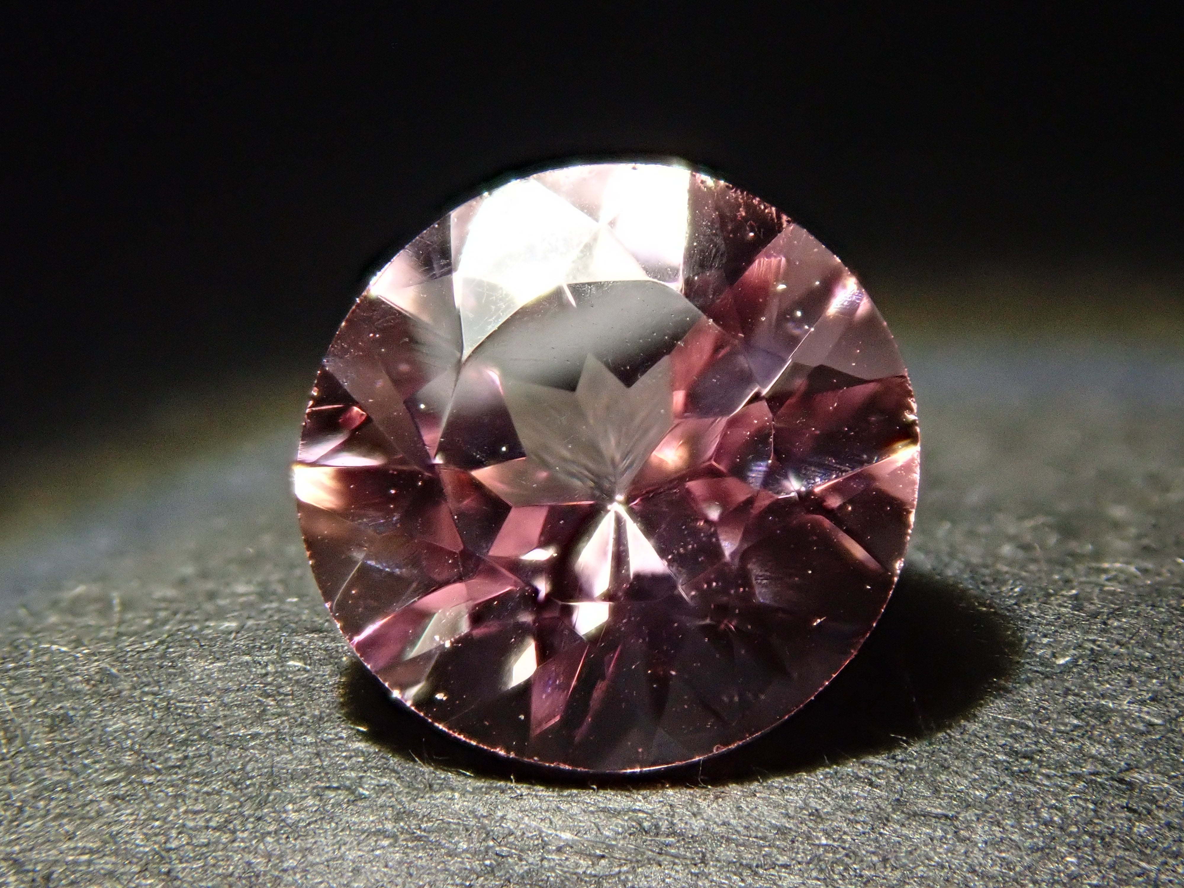 ブラジル産非加熱ピンクインペリアルトパーズ（シェリーピンク） 1.029