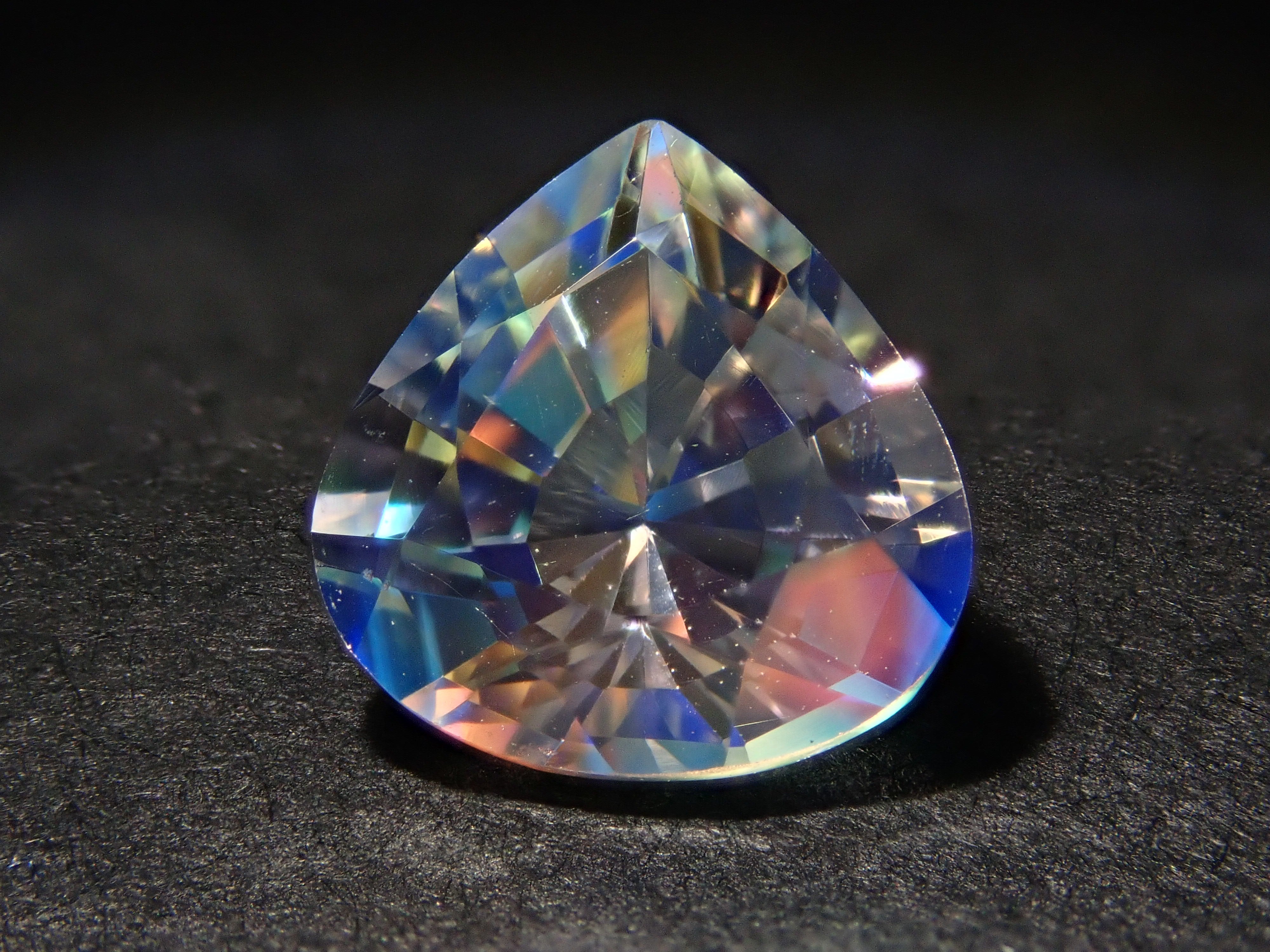 マダガスカル産アンデシン・ラブラドライト（通称名 レインボームーン