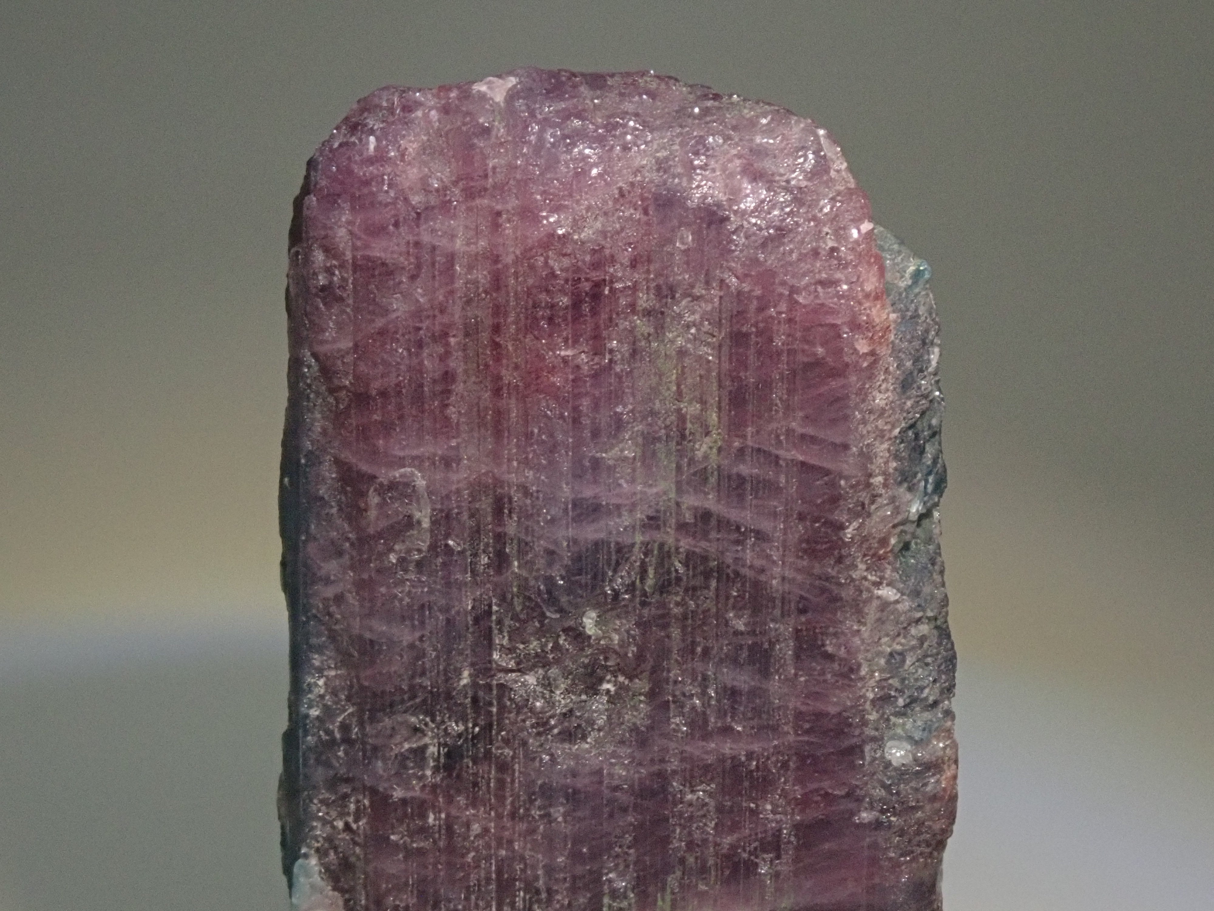 ブラジル産パライバトルマリン 87.396ct原石