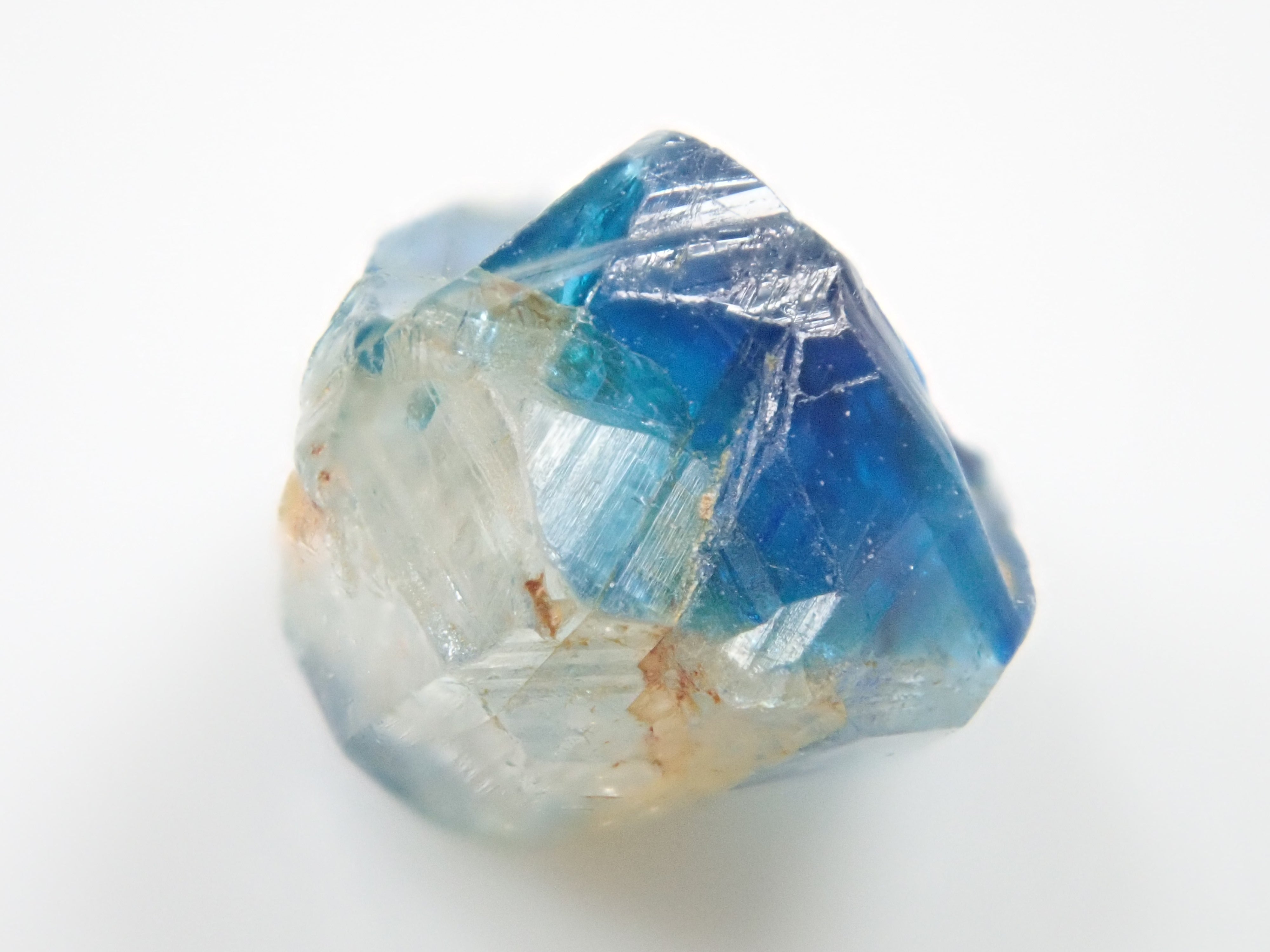 ジンバブエ産バイカラーユークレース 0.960ct原石